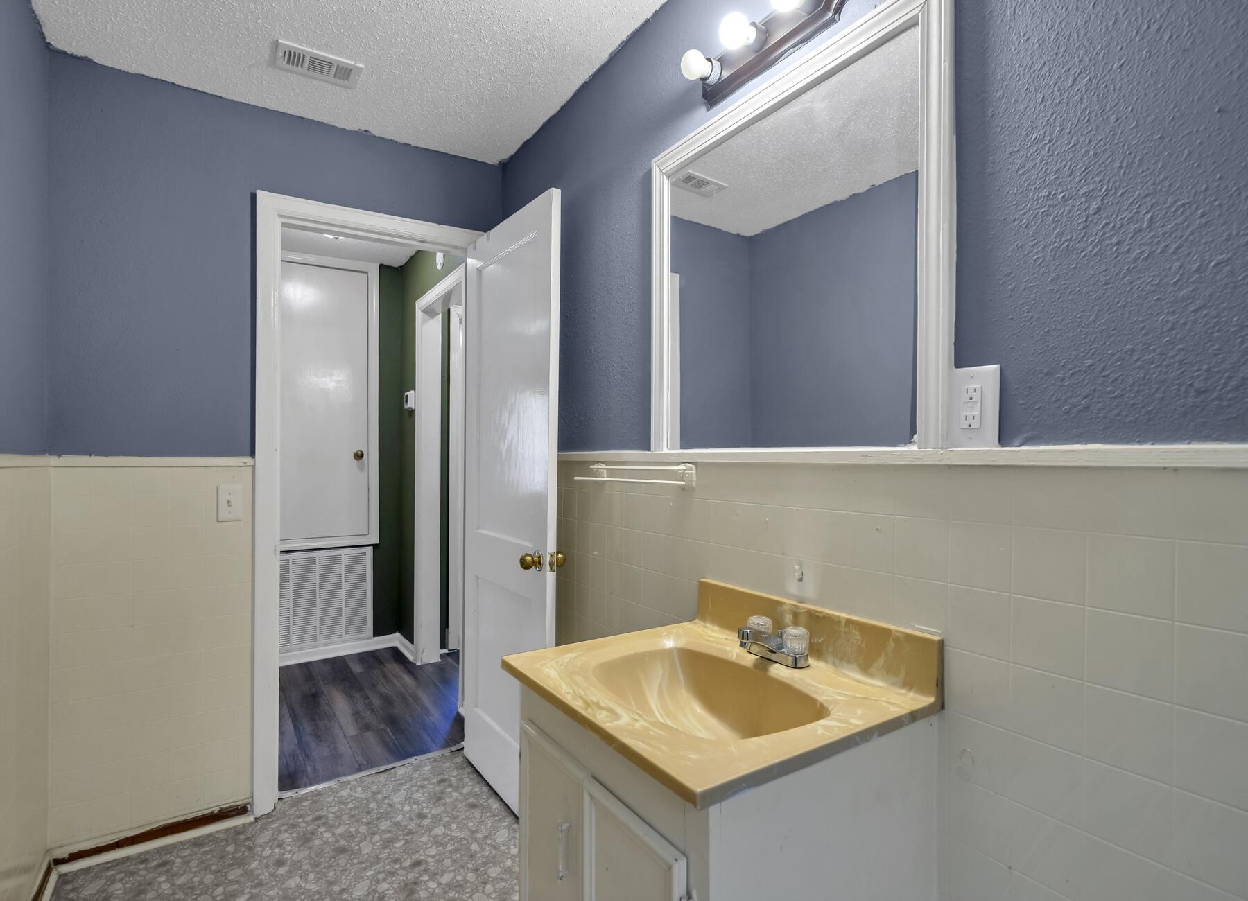 MORRIS ADDN TO CRESTVIEW - Residential