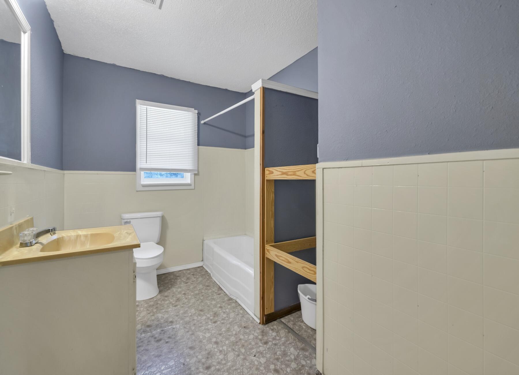 MORRIS ADDN TO CRESTVIEW - Residential