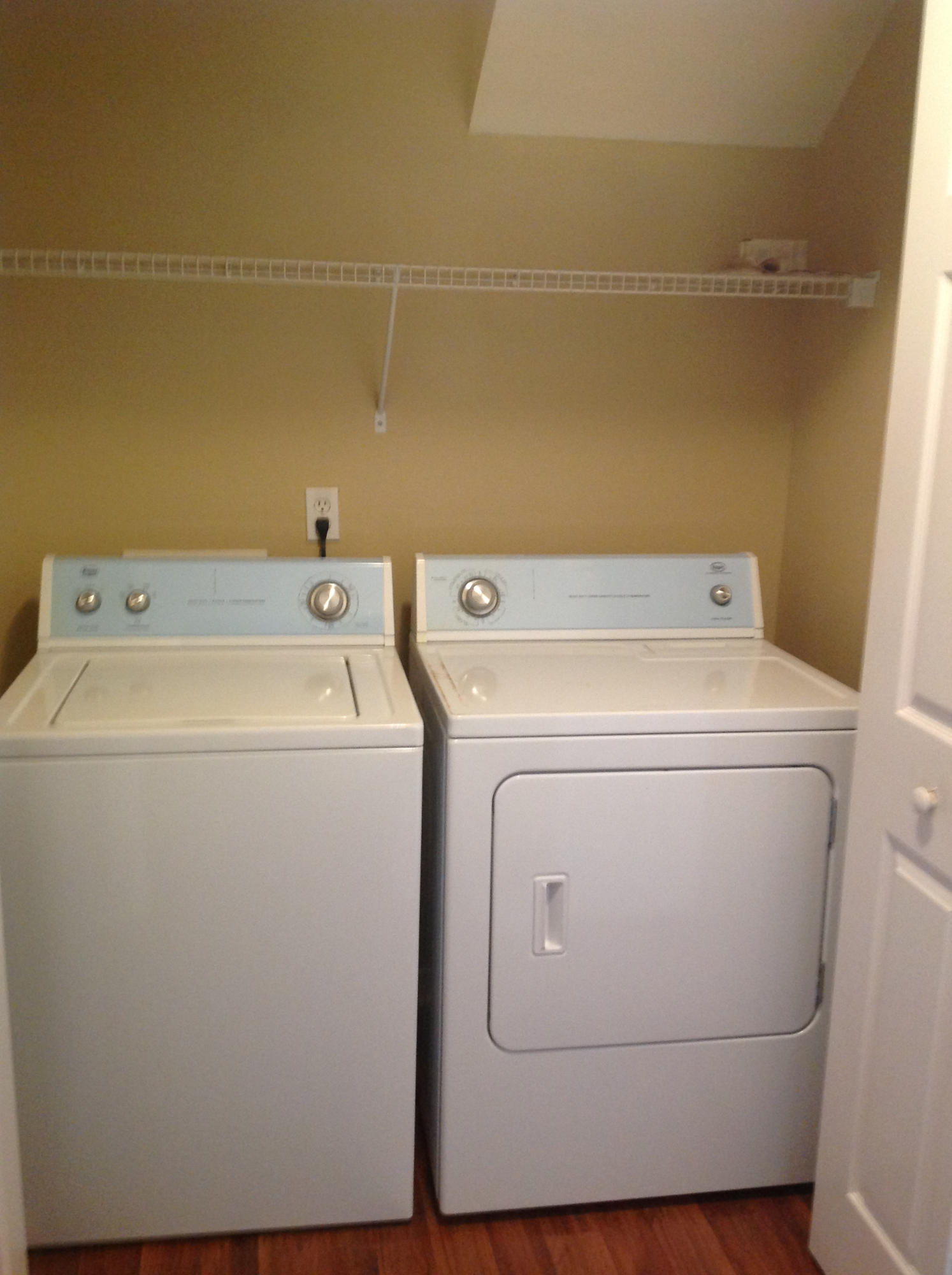 OAK PARK ESTATES - Residential Lease