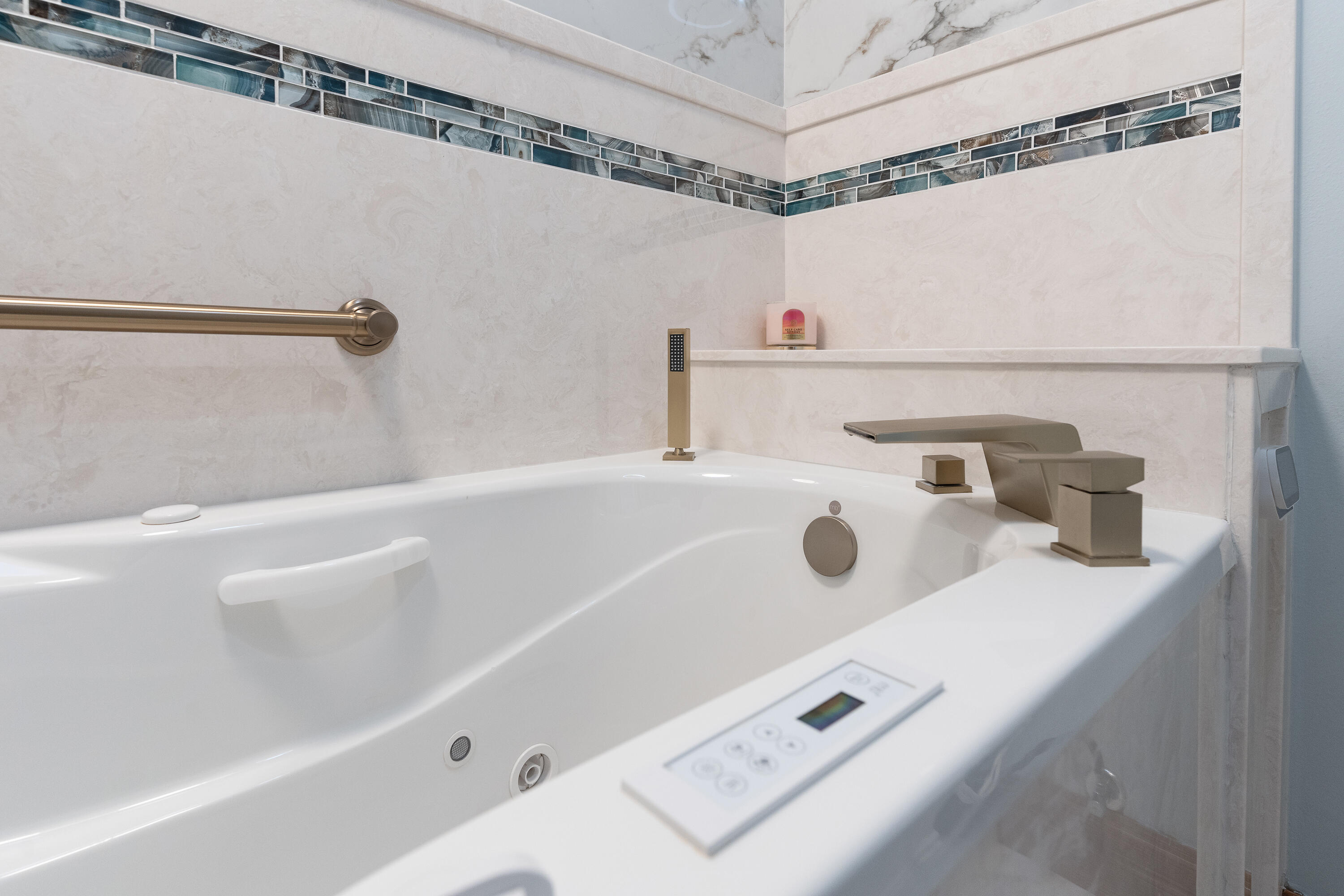 RAINTREE ESTATES - Residential