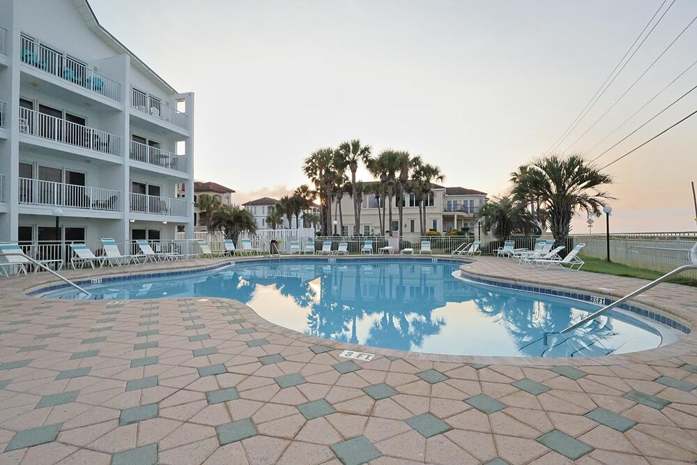 MARAVILLA CONDO 4 - Residential