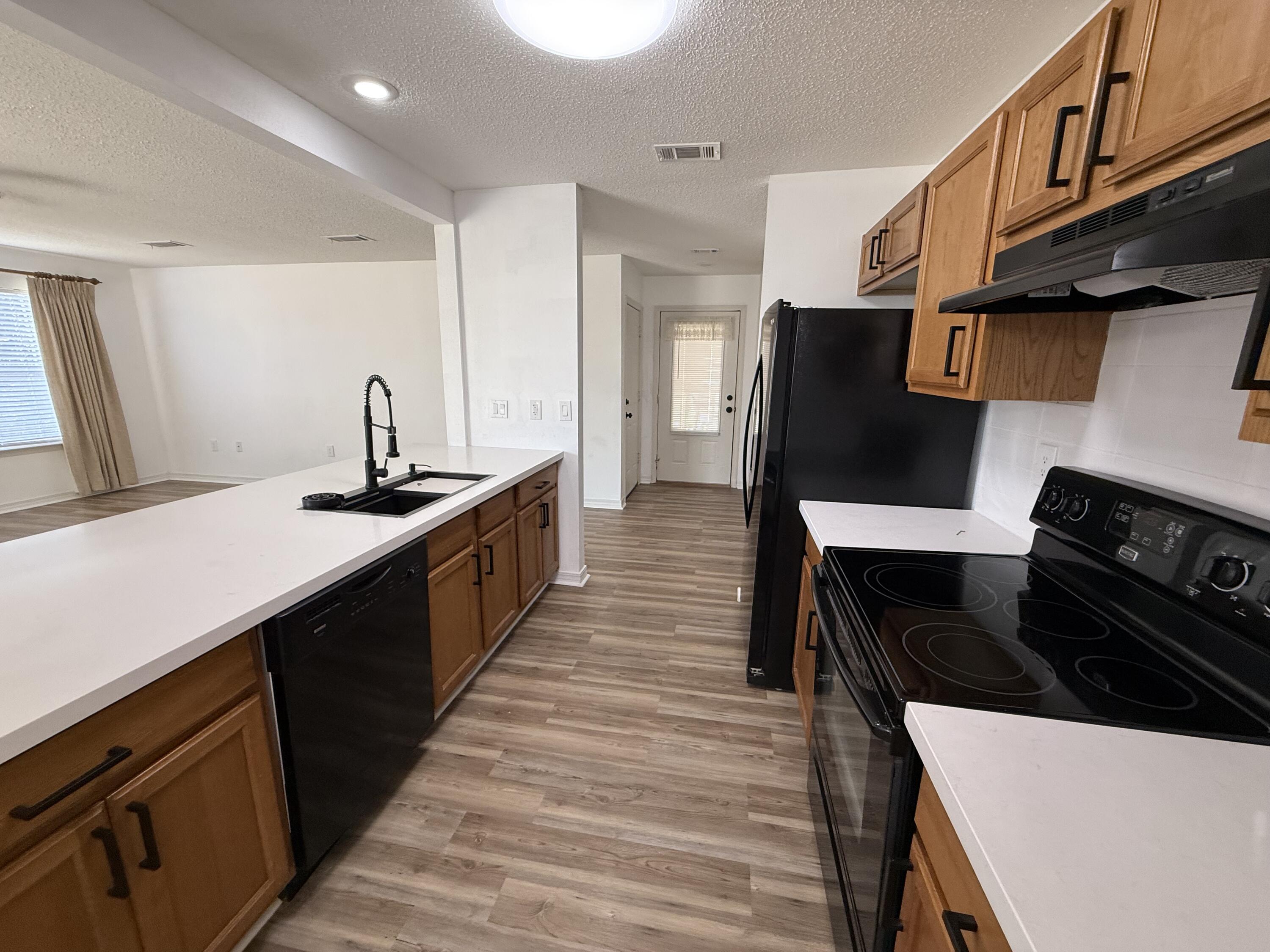 HUNTERS' RIDGE - Residential Lease