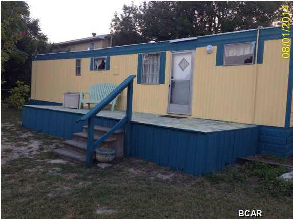 Omg!! WHAT A BARGAIN!!! A nice price lot and you get a mobile home thrown in with the deal. mobile home conveys with no value attached come check this out before it is gone.