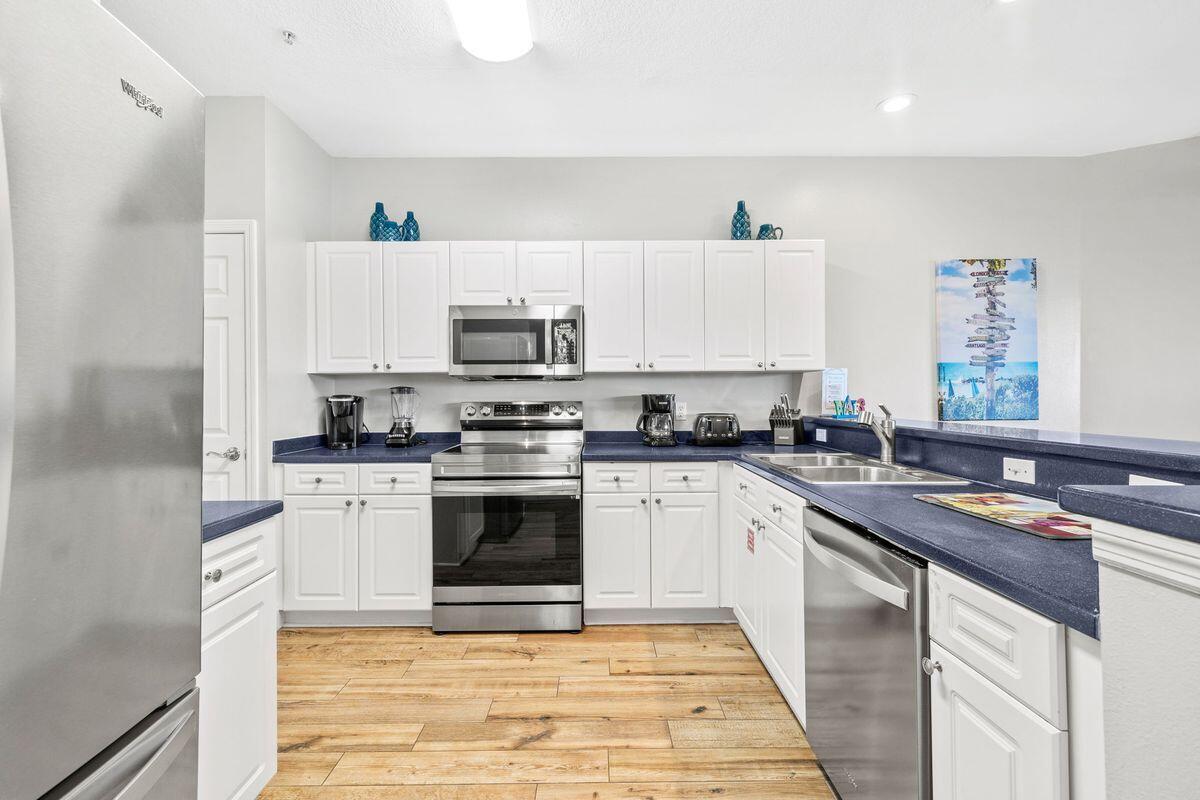 BEACH POINTE T/H - Residential