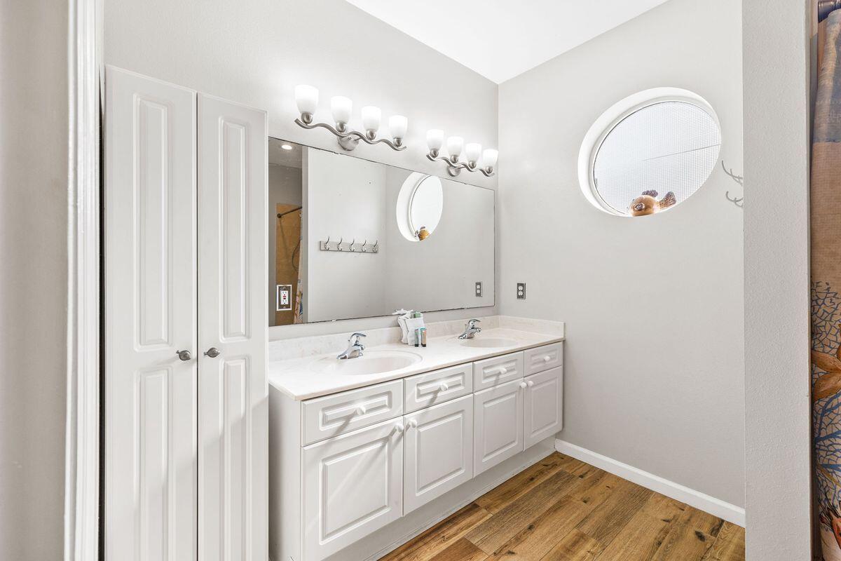 BEACH POINTE T/H - Residential