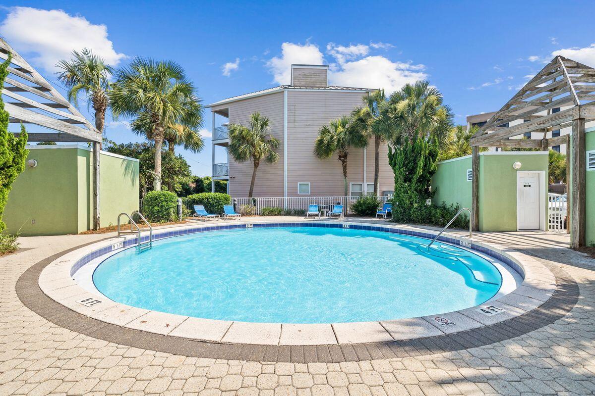 BEACH POINTE T/H - Residential