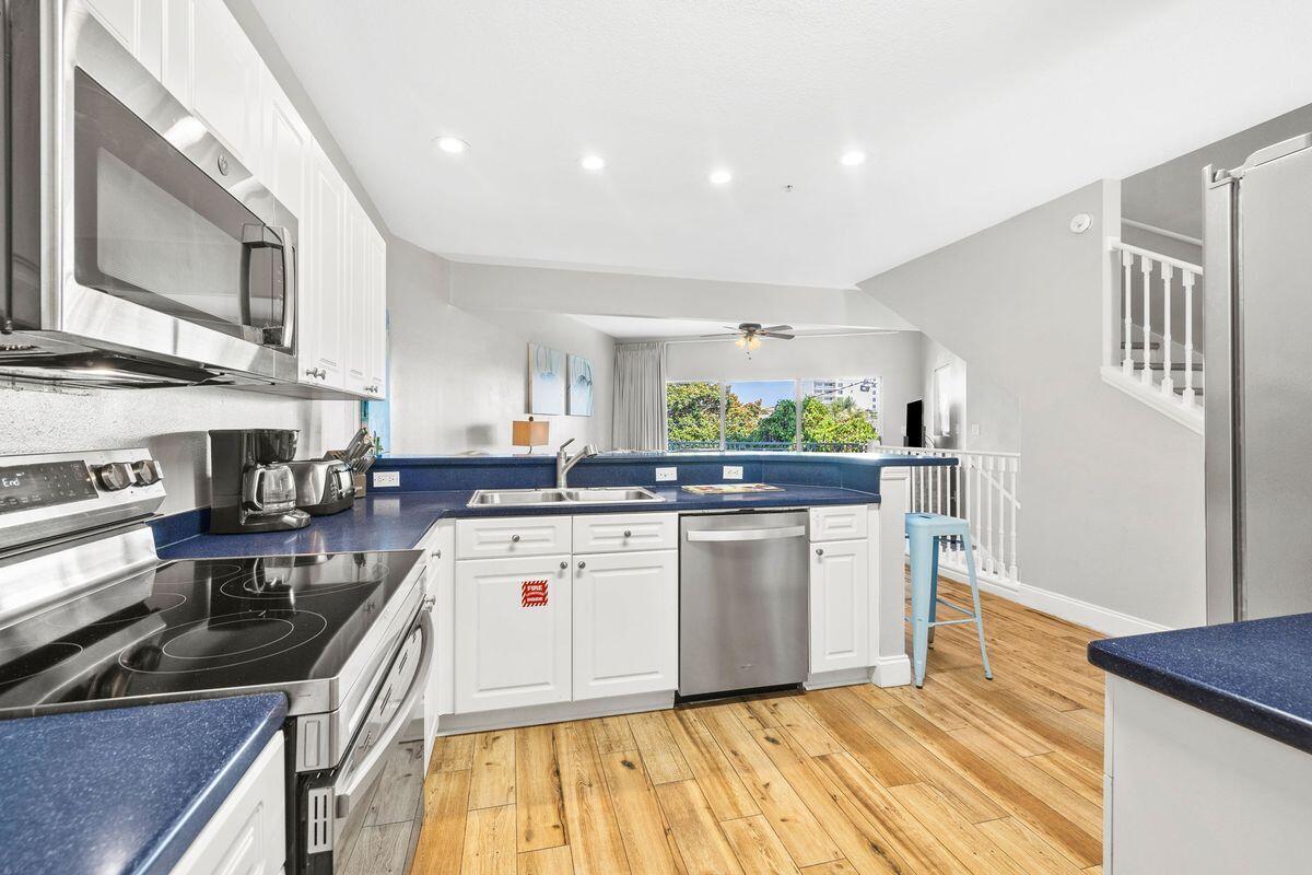 BEACH POINTE T/H - Residential