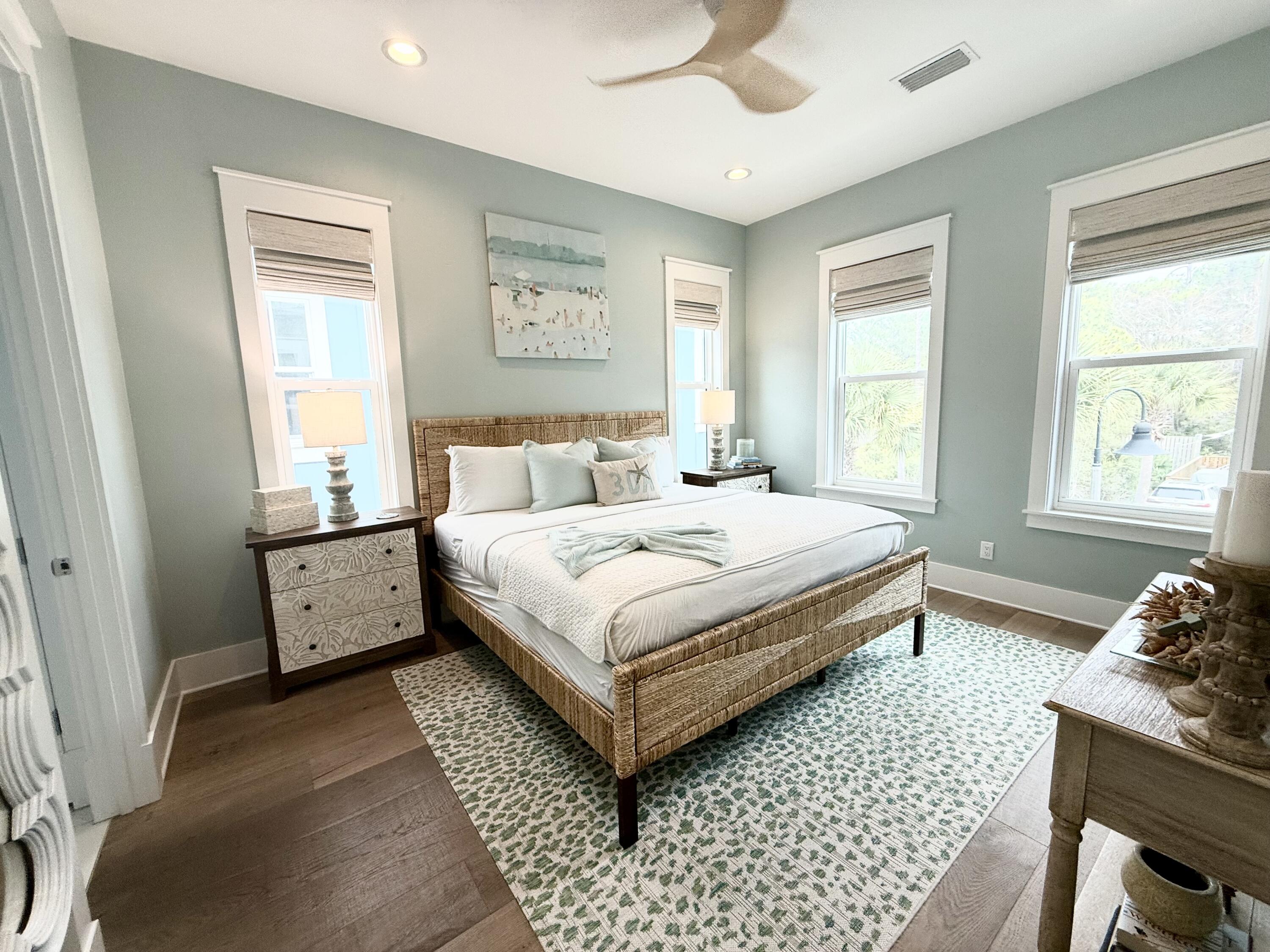 COTTAGES AT EASTERN LAKE - Residential