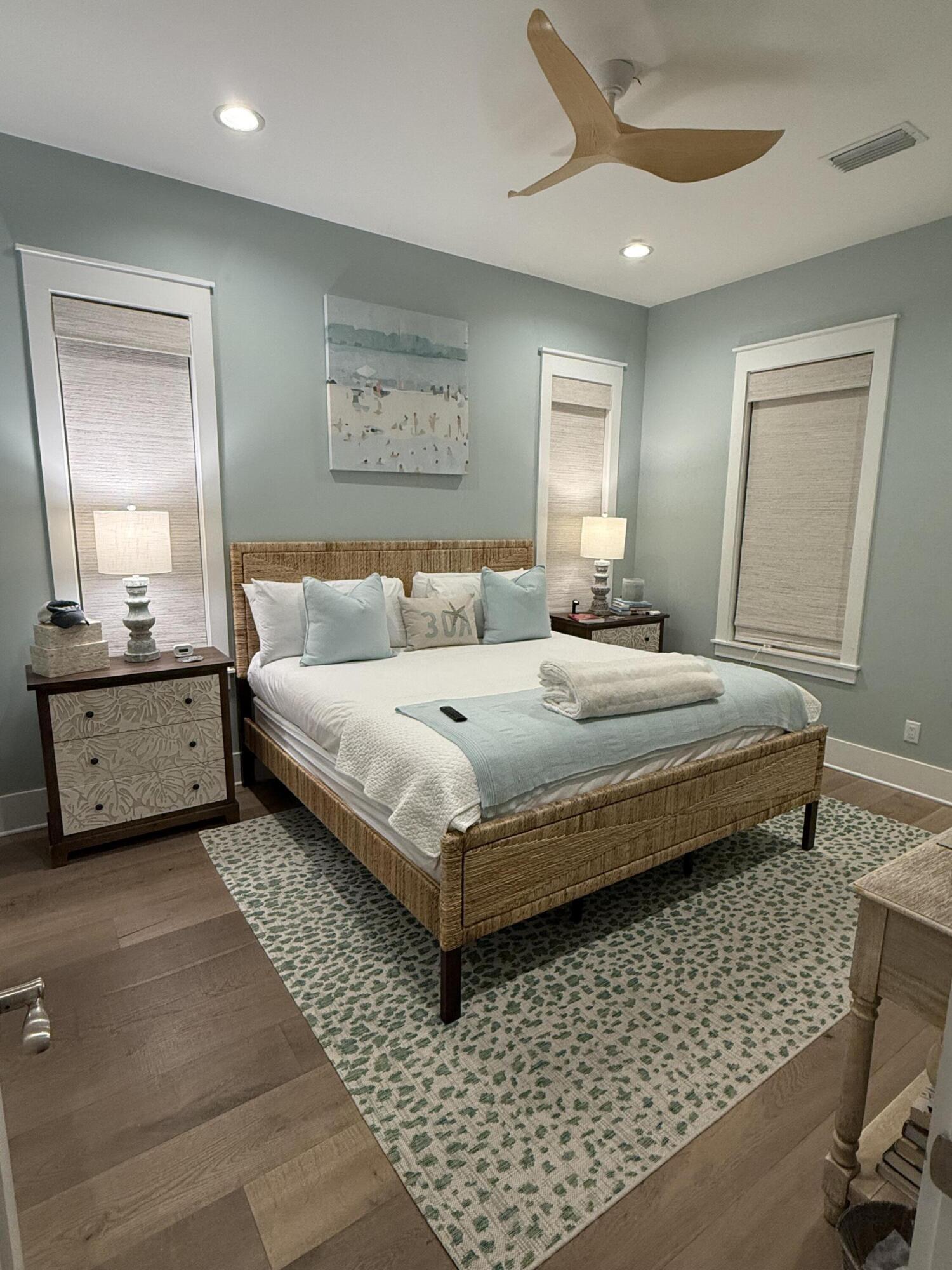 COTTAGES AT EASTERN LAKE - Residential