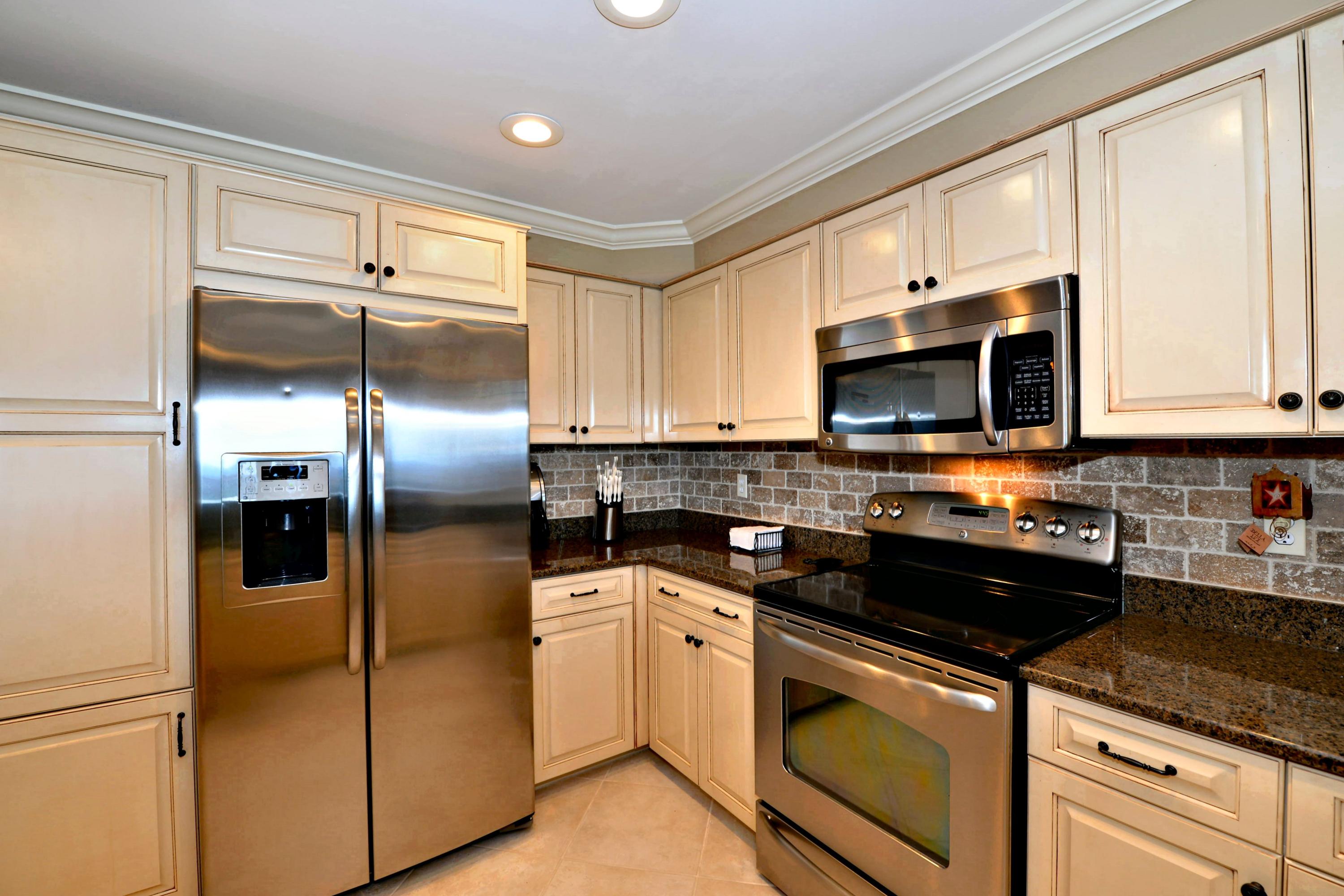 HOLIDAY ISLE TOWERS CONDO - Residential