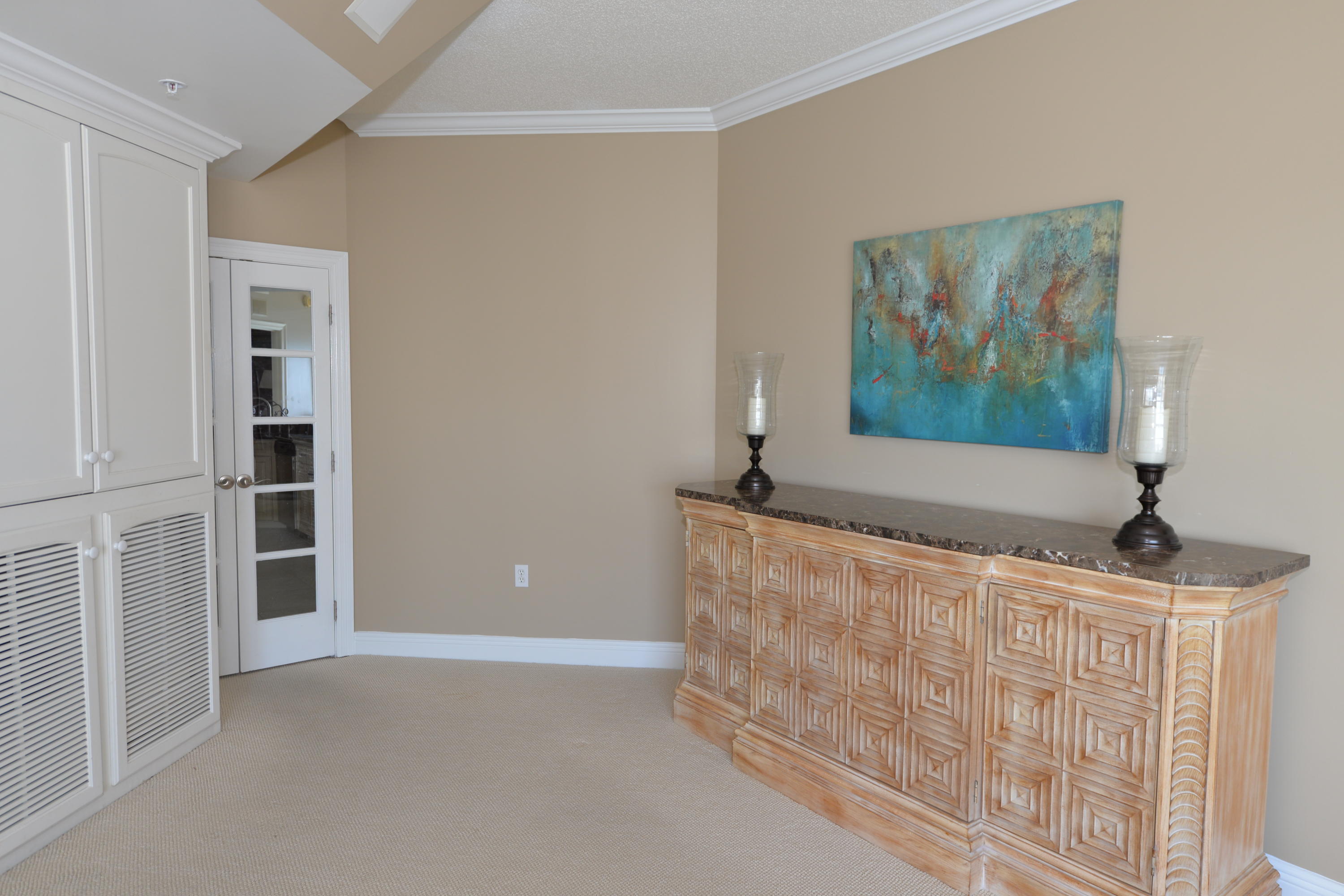 HOLIDAY ISLE TOWERS CONDO - Residential