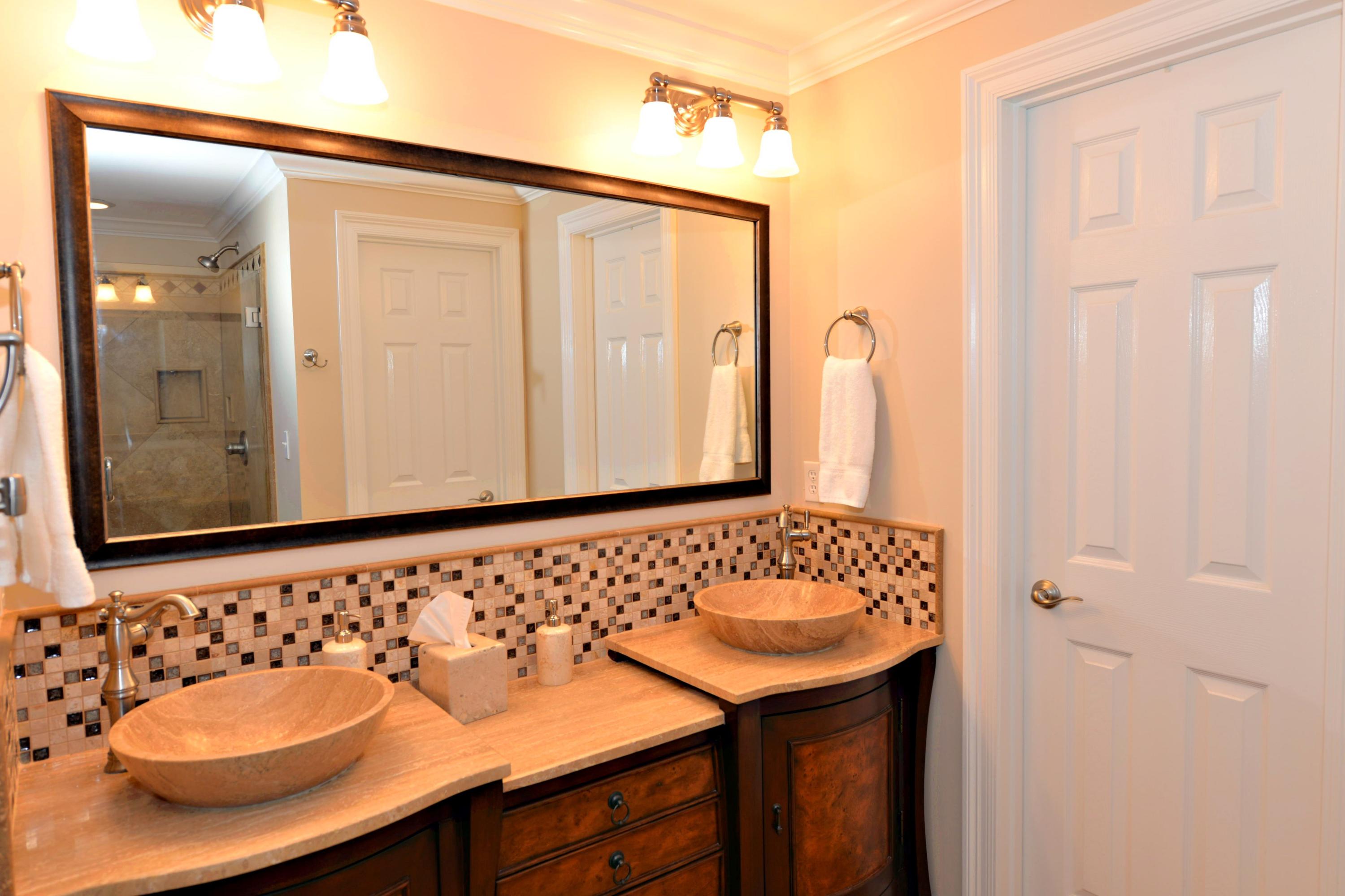 HOLIDAY ISLE TOWERS CONDO - Residential