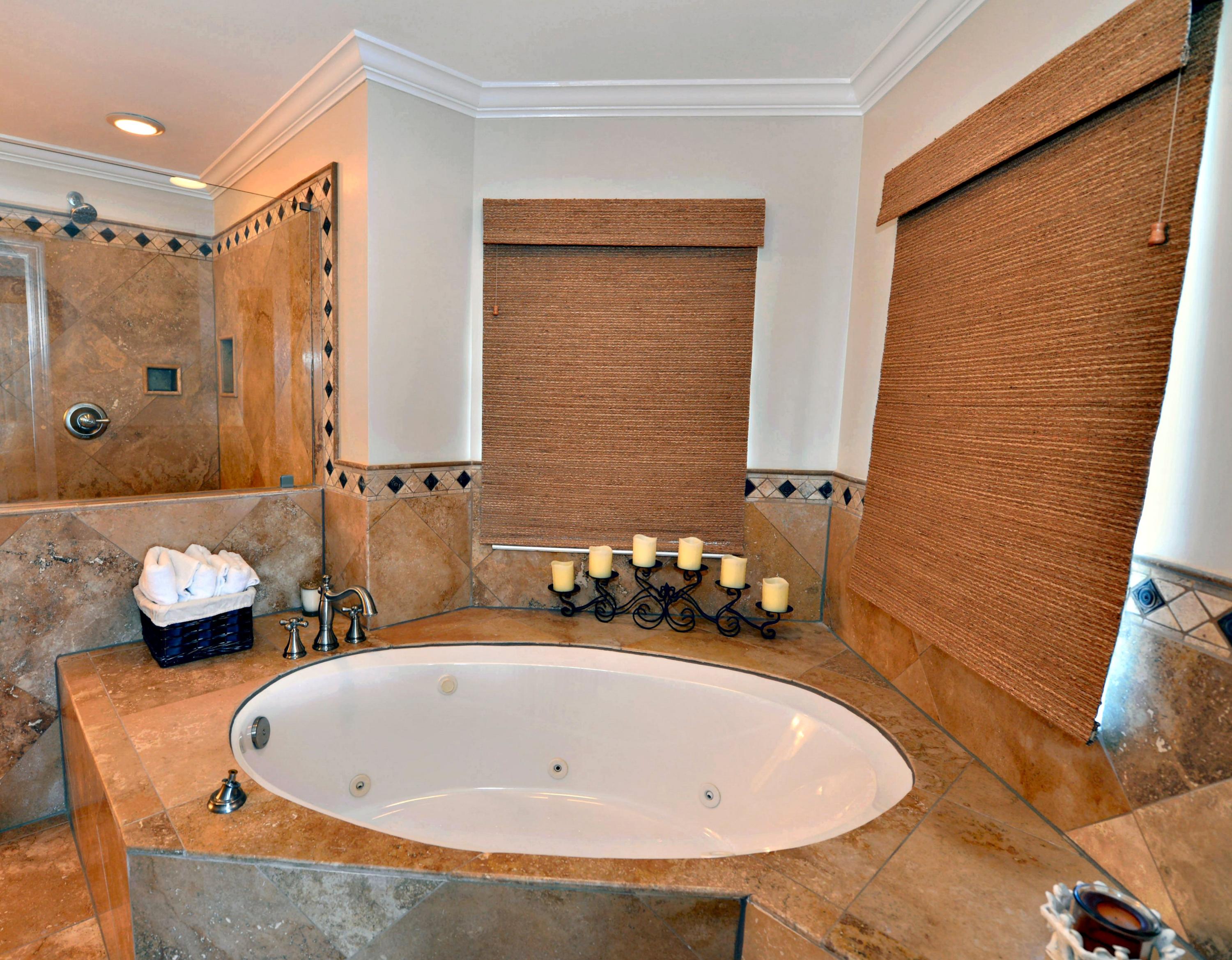 HOLIDAY ISLE TOWERS CONDO - Residential