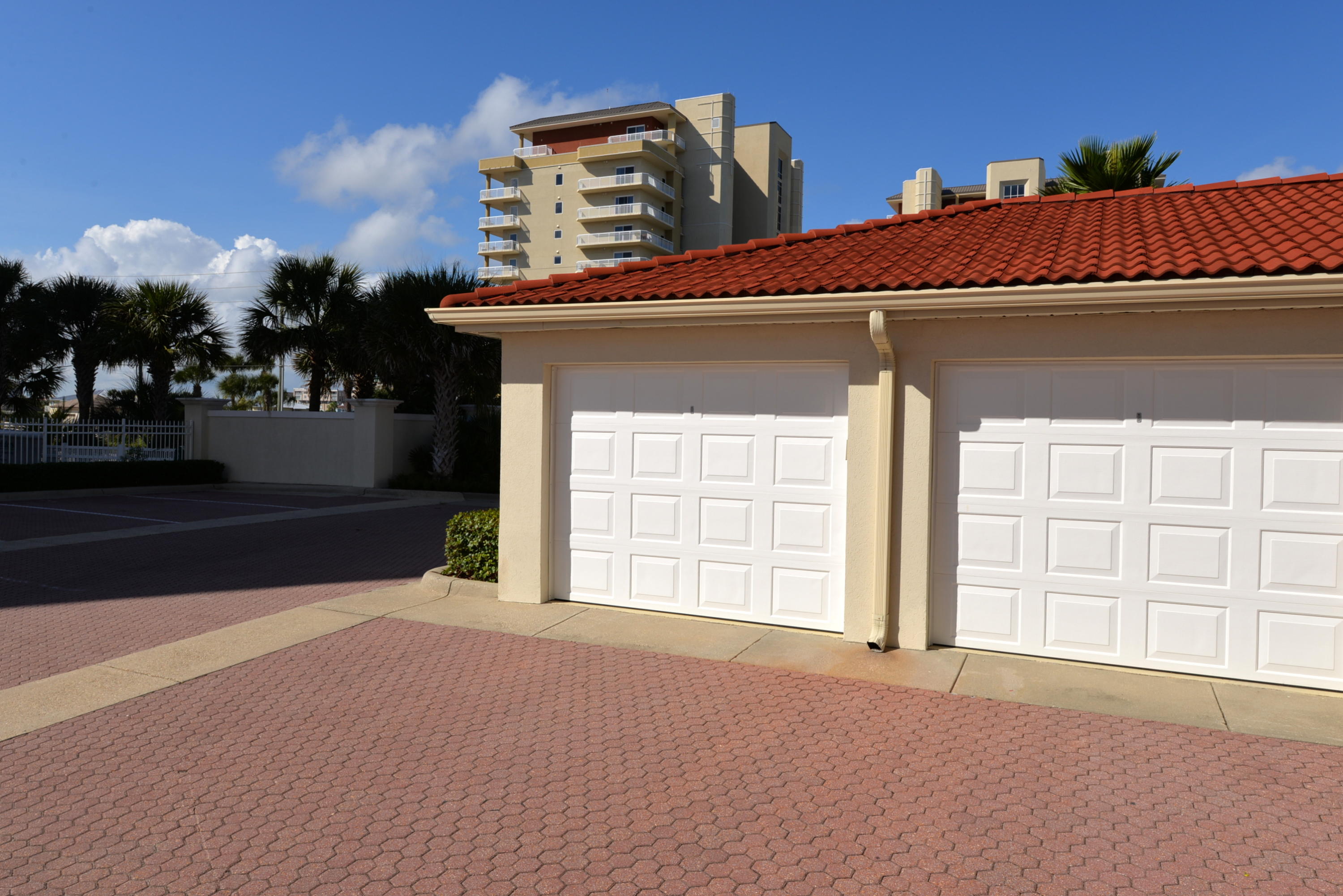 HOLIDAY ISLE TOWERS CONDO - Residential