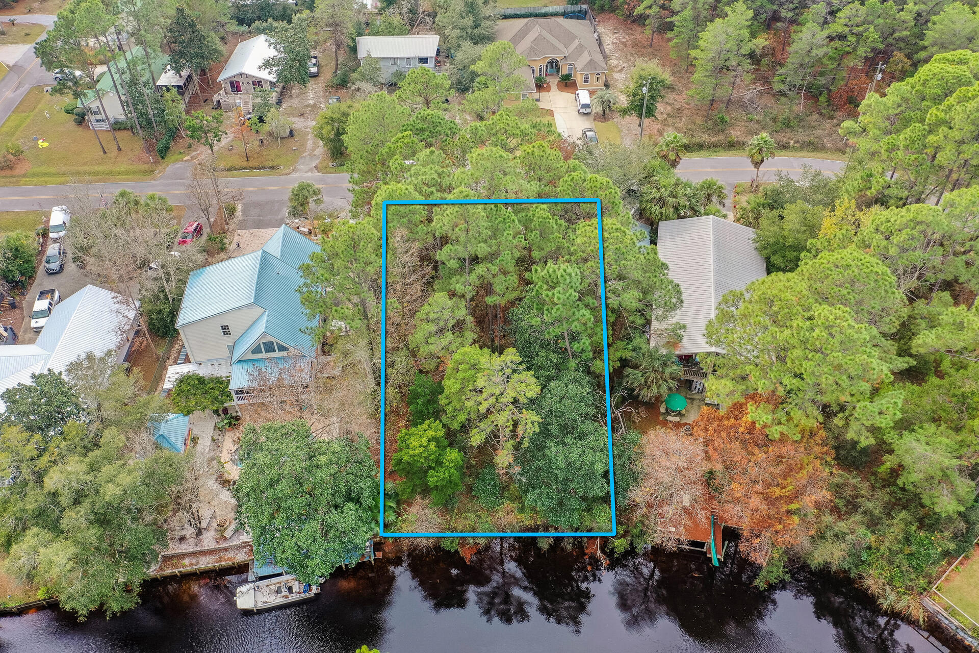 DAUGHETTES AMENDED - Land