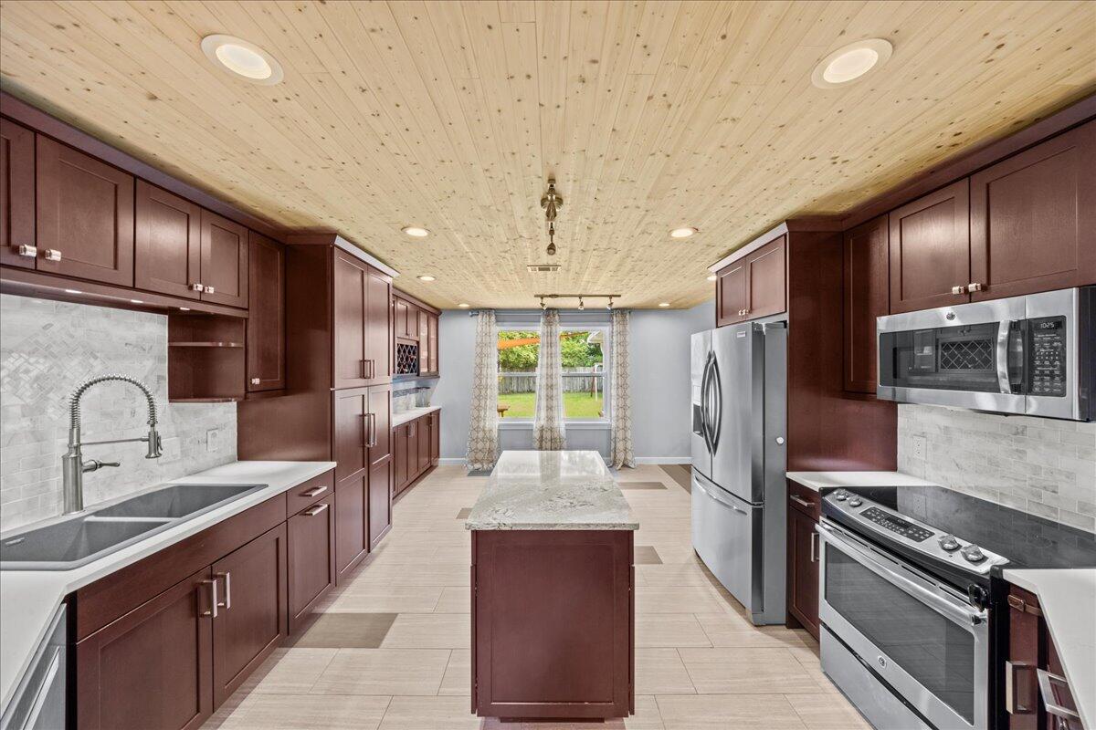 RAINTREE ESTATES - Residential