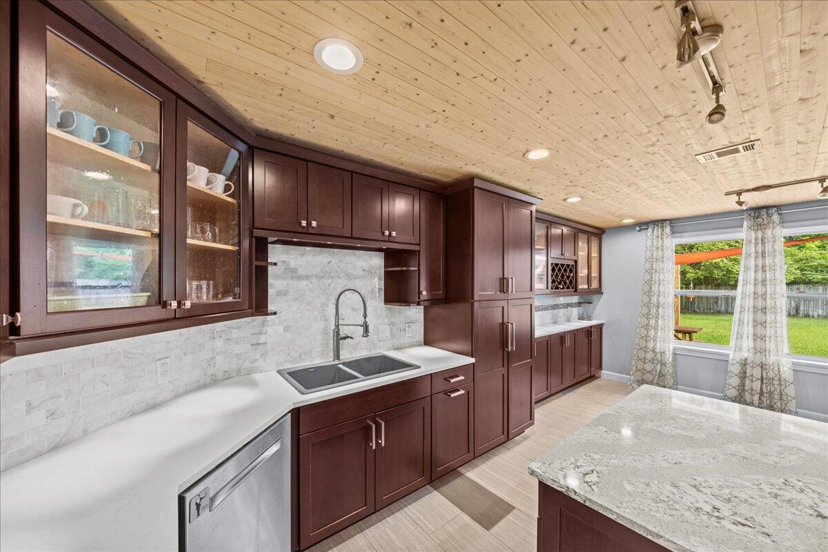 RAINTREE ESTATES - Residential