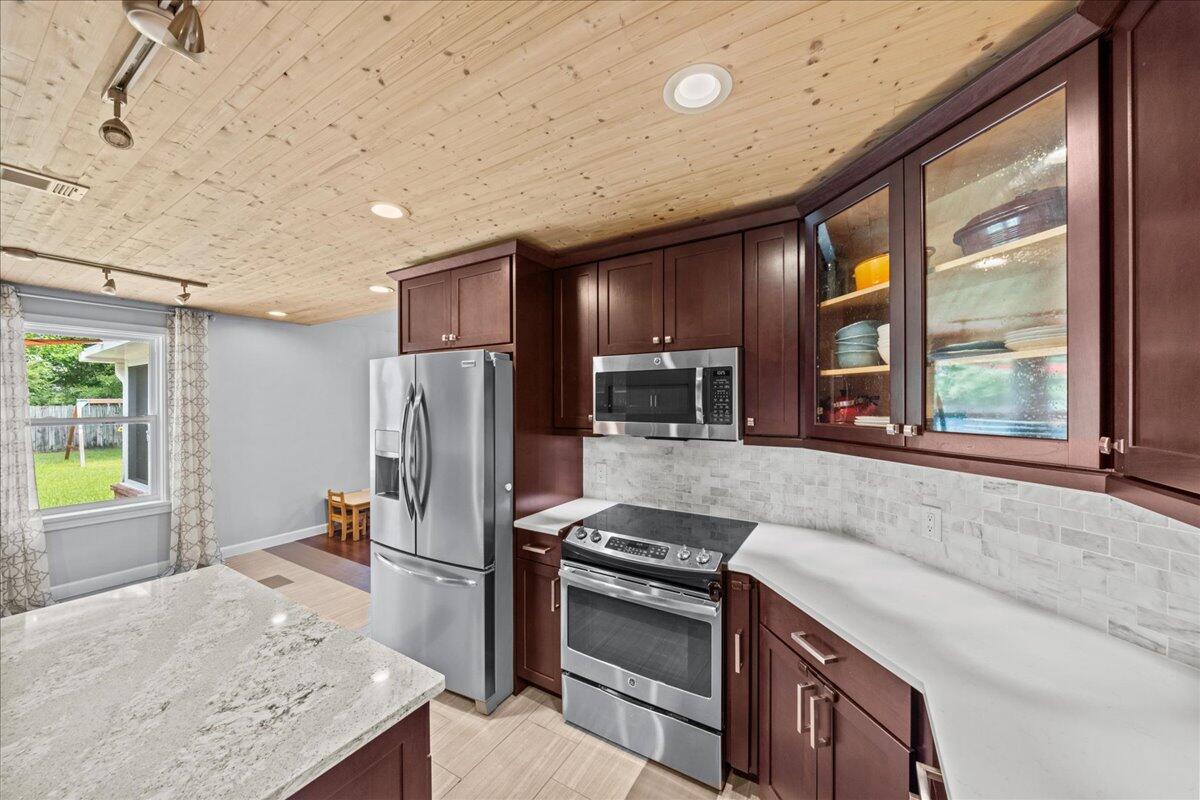 RAINTREE ESTATES - Residential