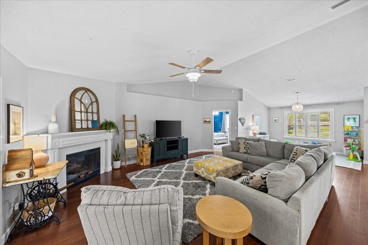 RAINTREE ESTATES - Residential