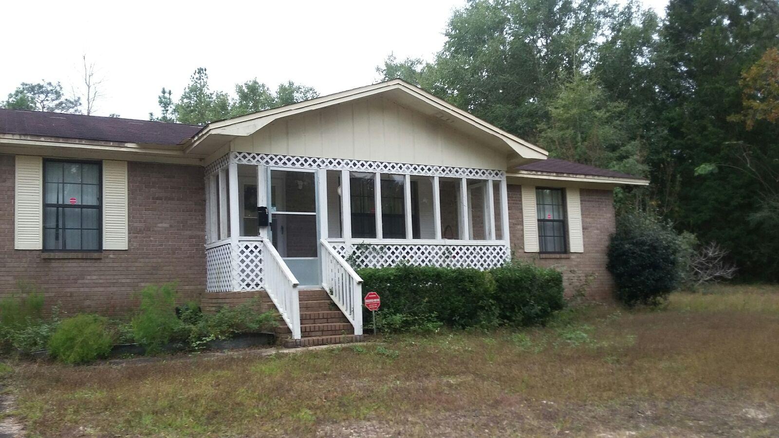 Handyman special, great investors dream for a Flip property. Seller says bring all offers wants to sell quickly.....