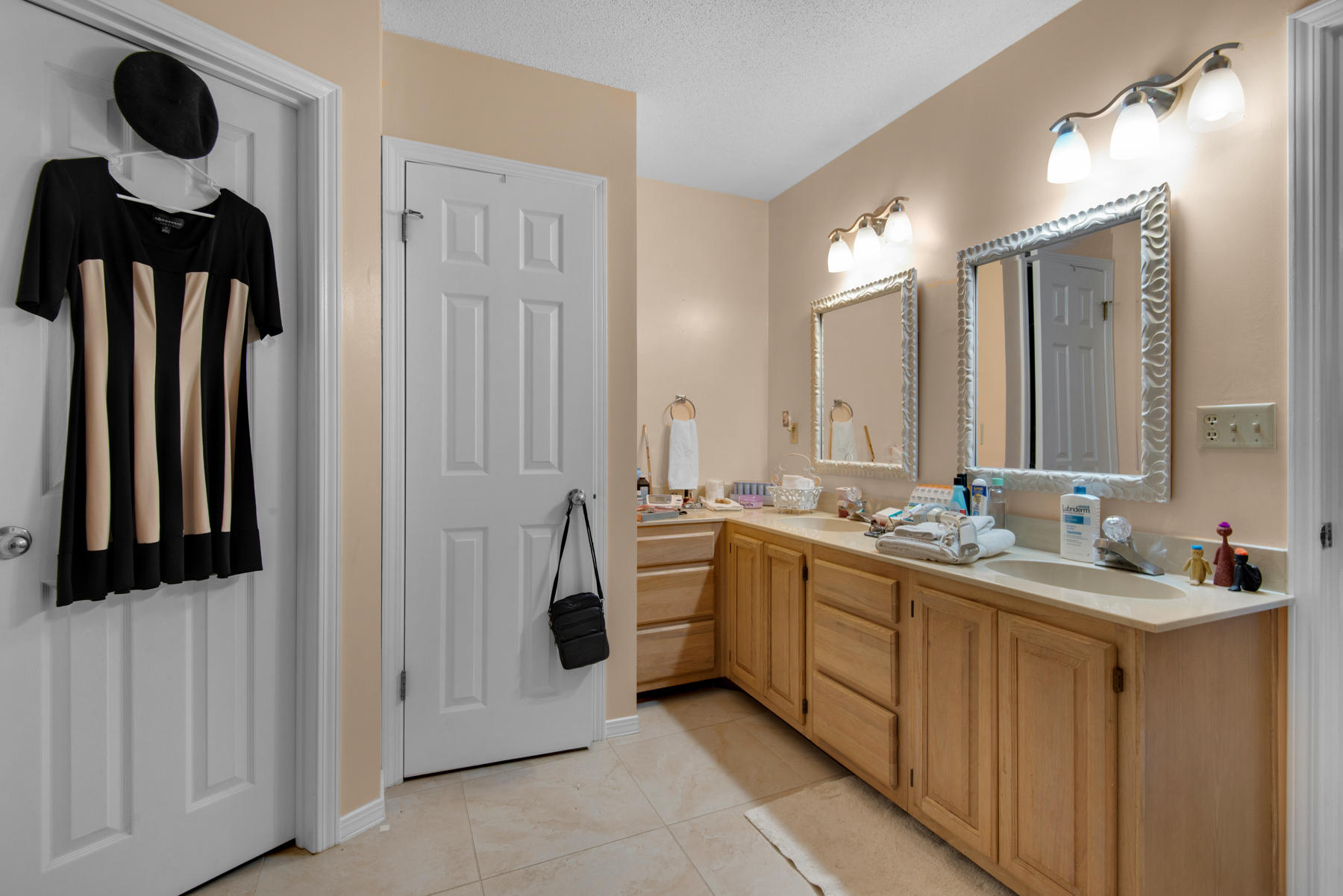 EDGEWATER VILLAGE - Residential