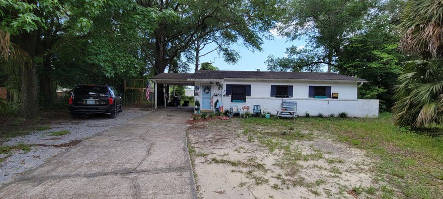 Fixer upper. Located in Valparaiso very close to Eglin Air Force Base.  3 beds, 1 bath, good size living room and kitchen, dedicated laundry.  Large back yard.  Needs a little bit of love.