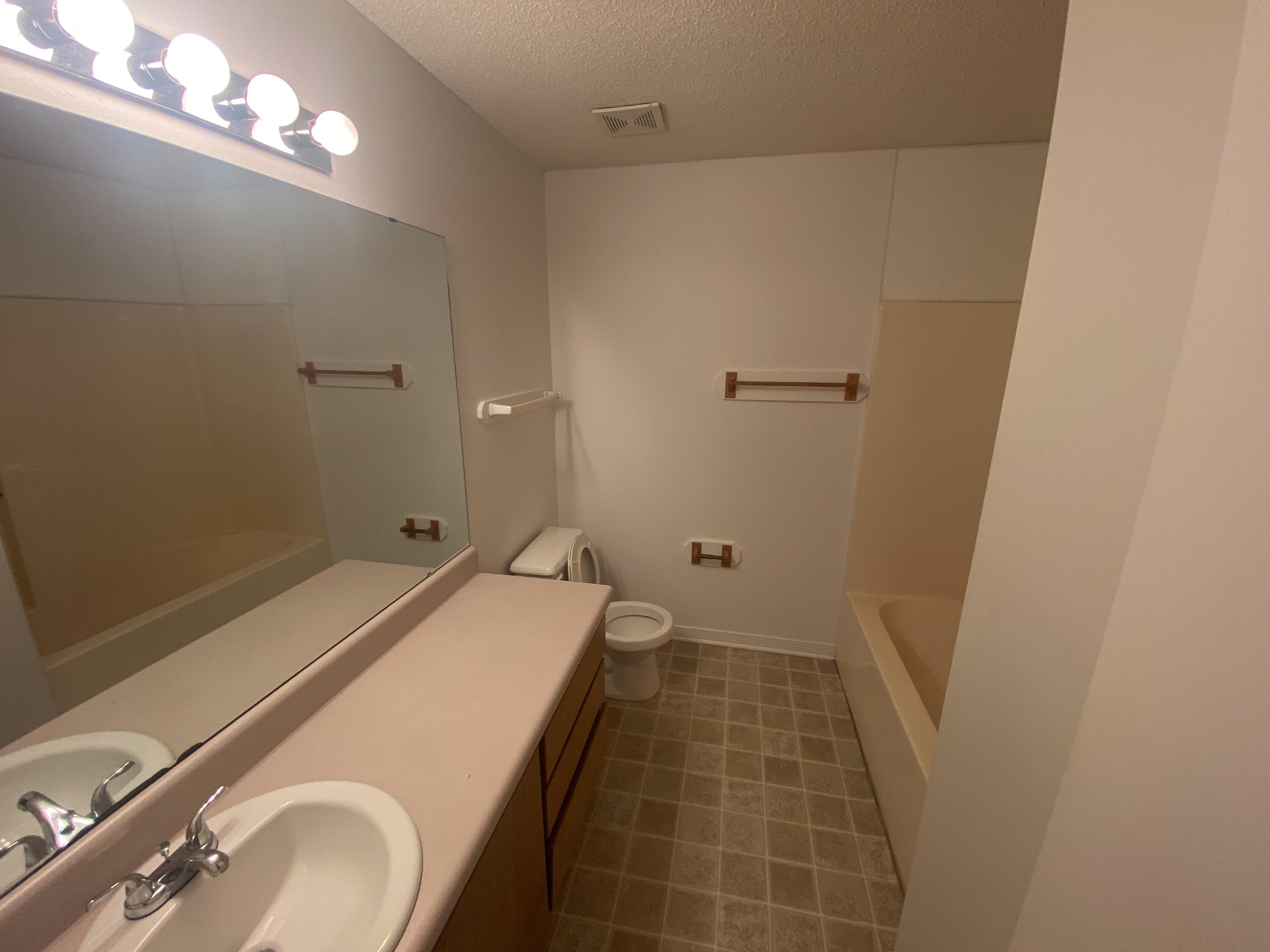 COURTLAND TERRACE T/H - Residential Lease