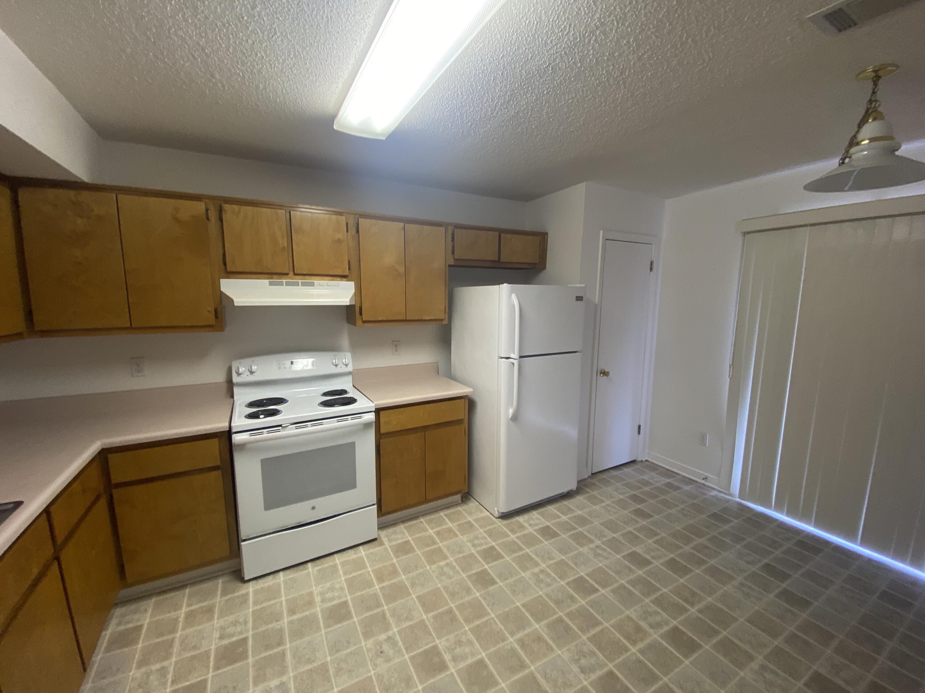 COURTLAND TERRACE T/H - Residential Lease