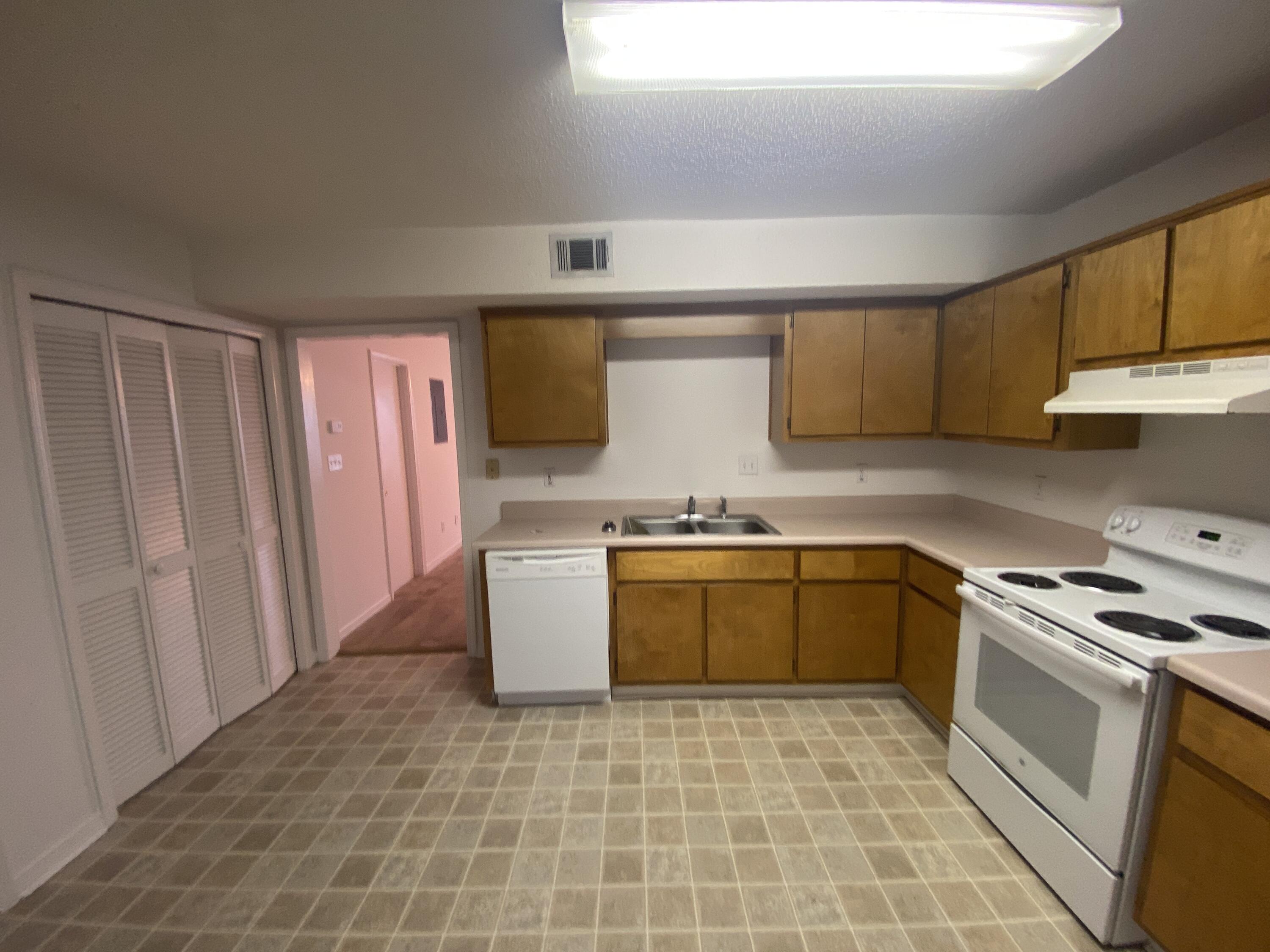 COURTLAND TERRACE T/H - Residential Lease