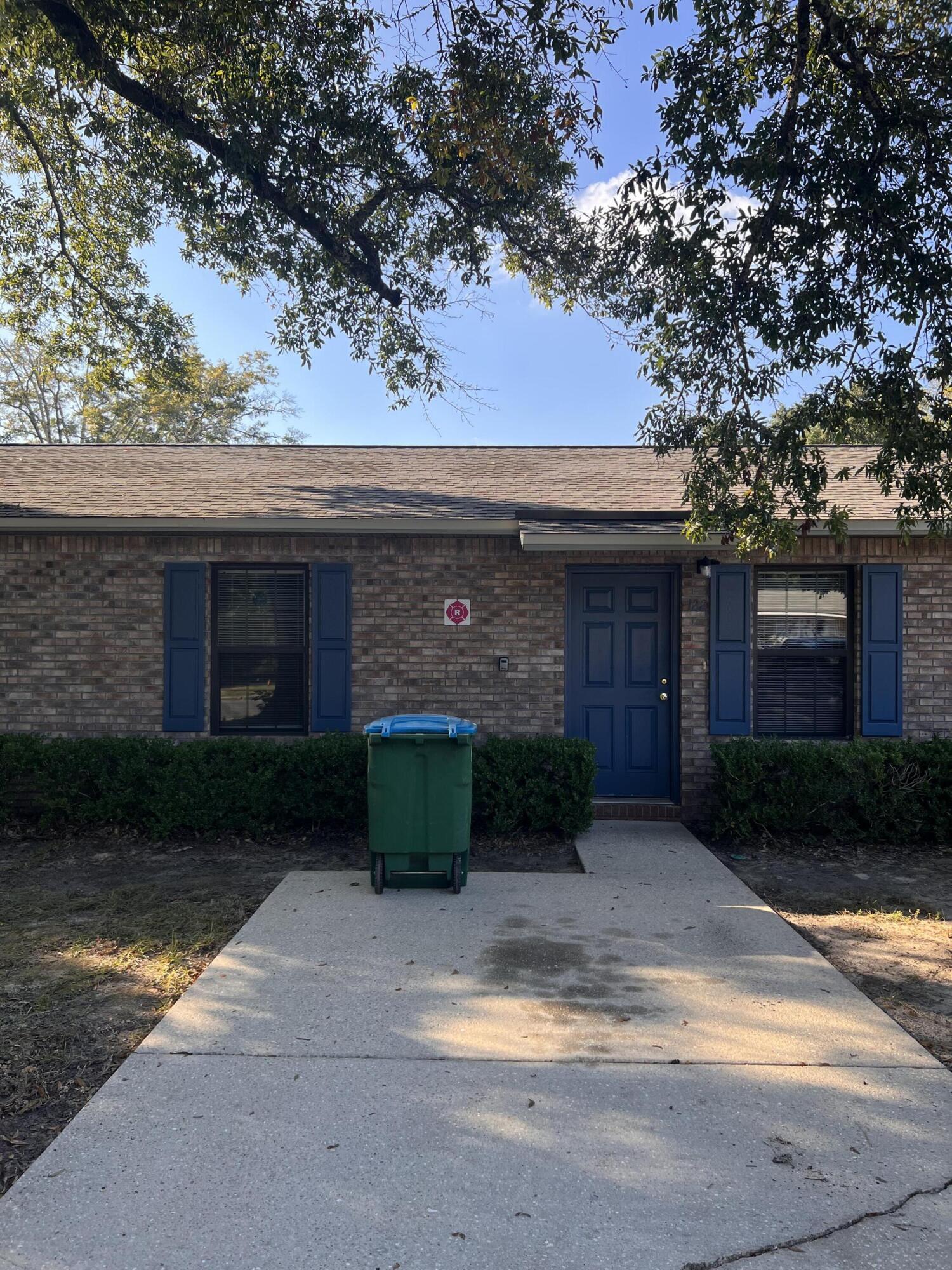 You must see this cute 2 bedrooom! Right in the middle of Crestview, so you are not far from anything. Laminate flooring and tile. Washer/dryer hookup, spacious ktichen equipped with refrigerator stove and exhaust fan. This is the perfect little home! Contact us today to view! ~All ERA American Real Estate residents are enrolled in the Resident Benefits Package (RBP) for $35/month which includes HVAC air filter delivery (for applicable properties), credit building to help boost your credit score with timely rent payments, $1M Identity Protection, utility concierge service making utility connection a breeze during your move-in, our best-in-class resident rewards program, and much more! More details upon application.~