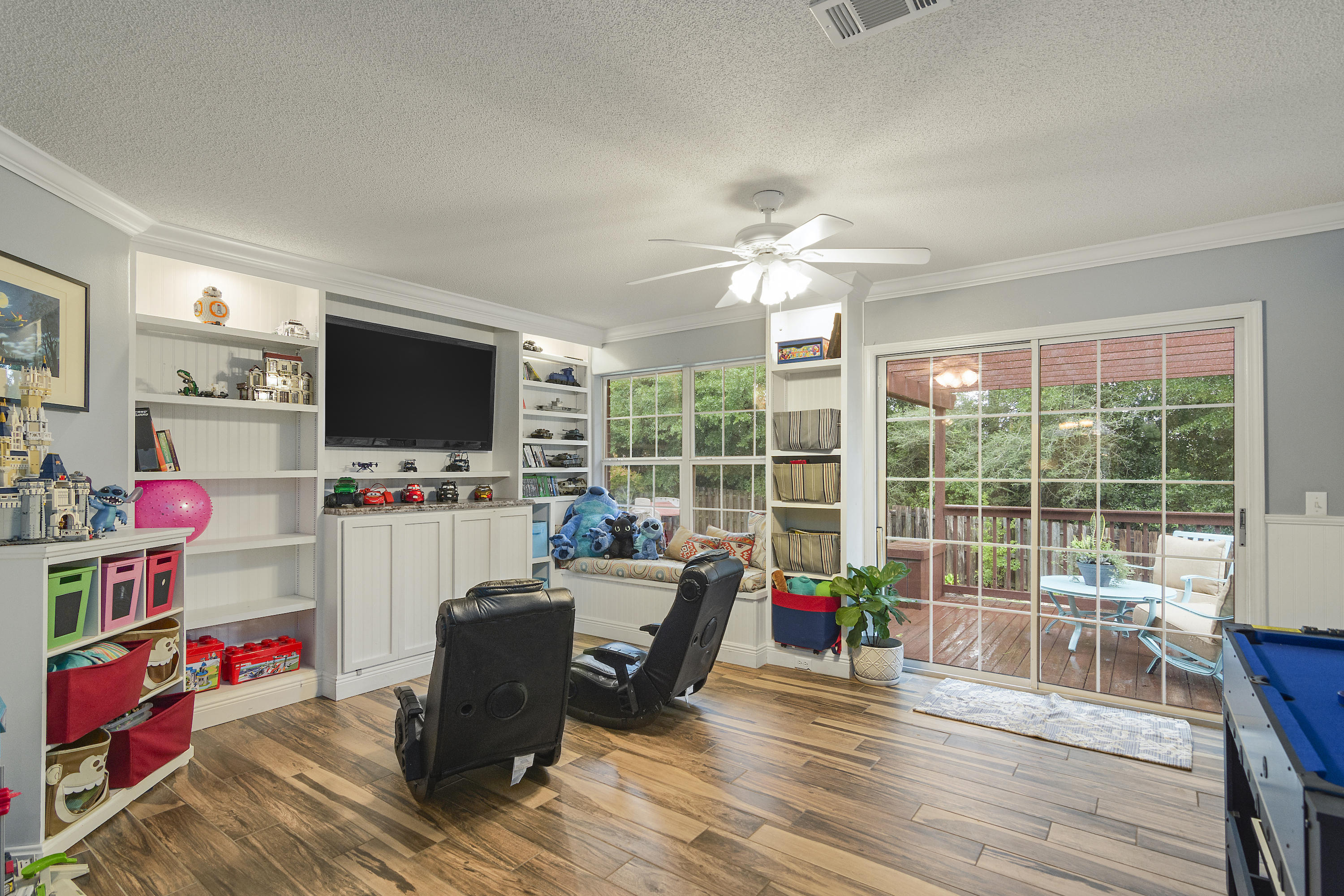 FOX VALLEY - Residential