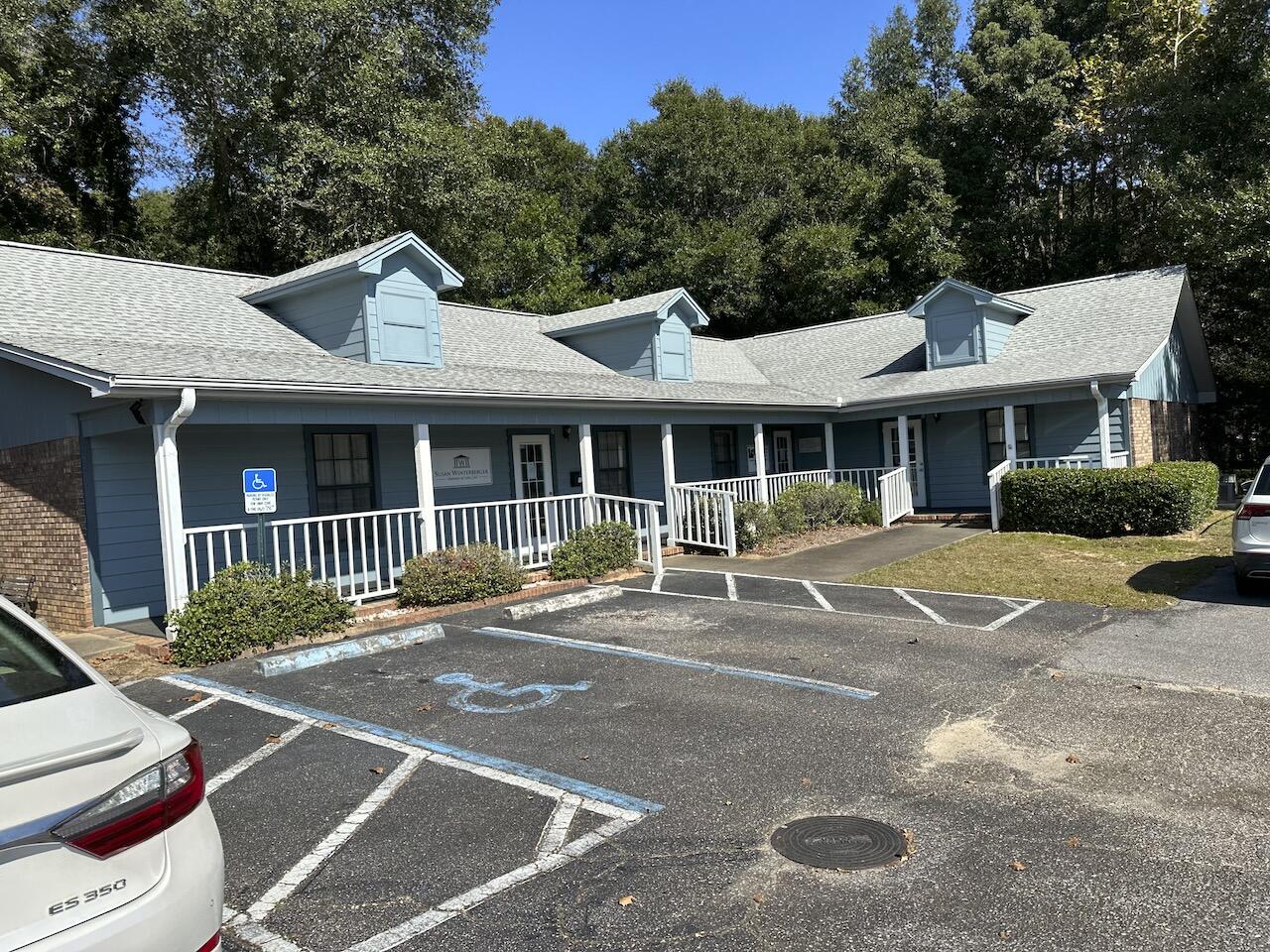 Unit D1 is located in 'Professional Market Place'. This office complex is located just across from Eglin Federal Credit Union in Crestview. This location is central to Crestview with easy access to the court house and dining in the area. The office space has a reception with adjoining admin area and built in cabinets. There are 4 offices a break area and a storage room.