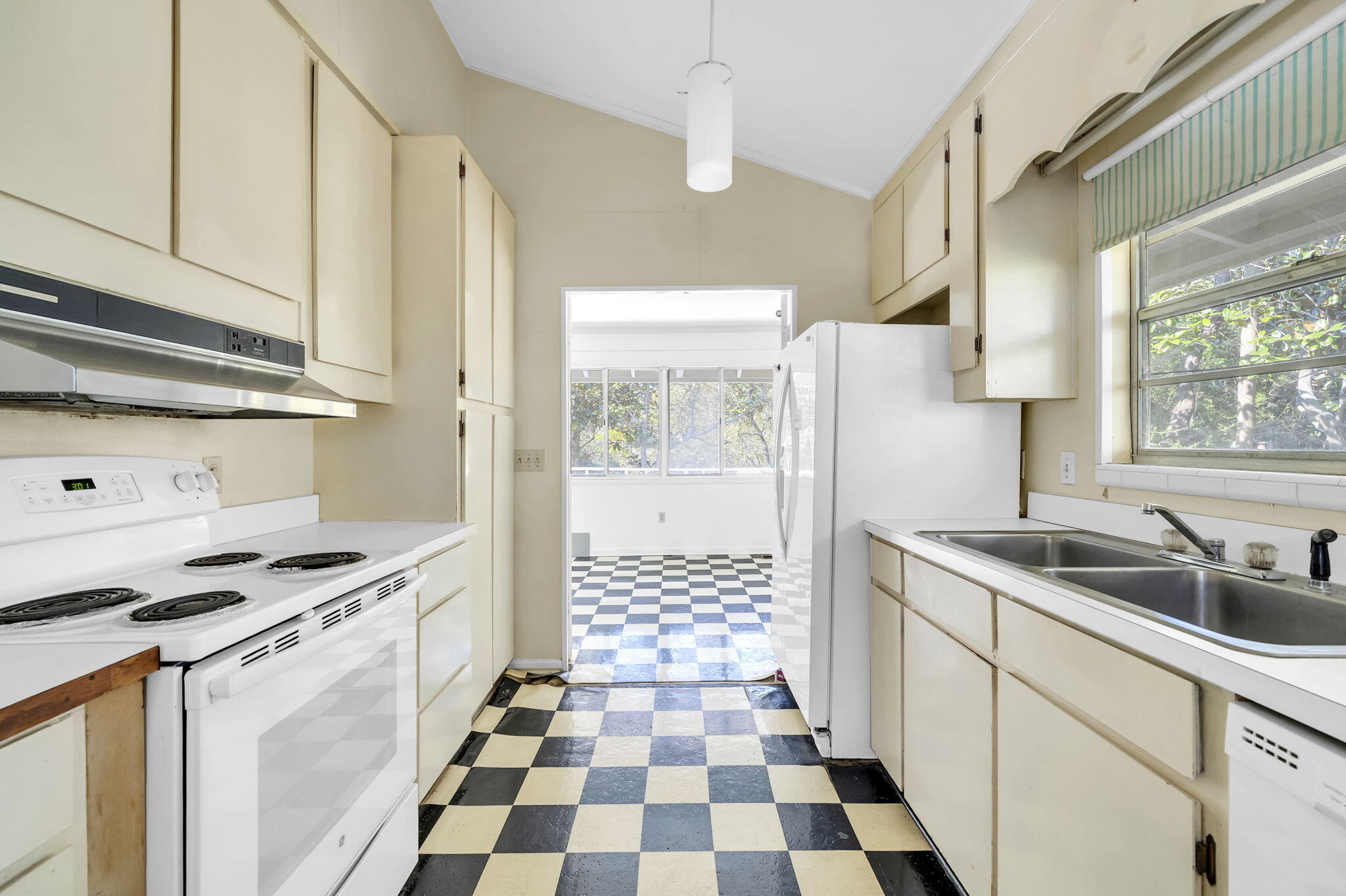 FOUR MILE VILLAGE - Residential