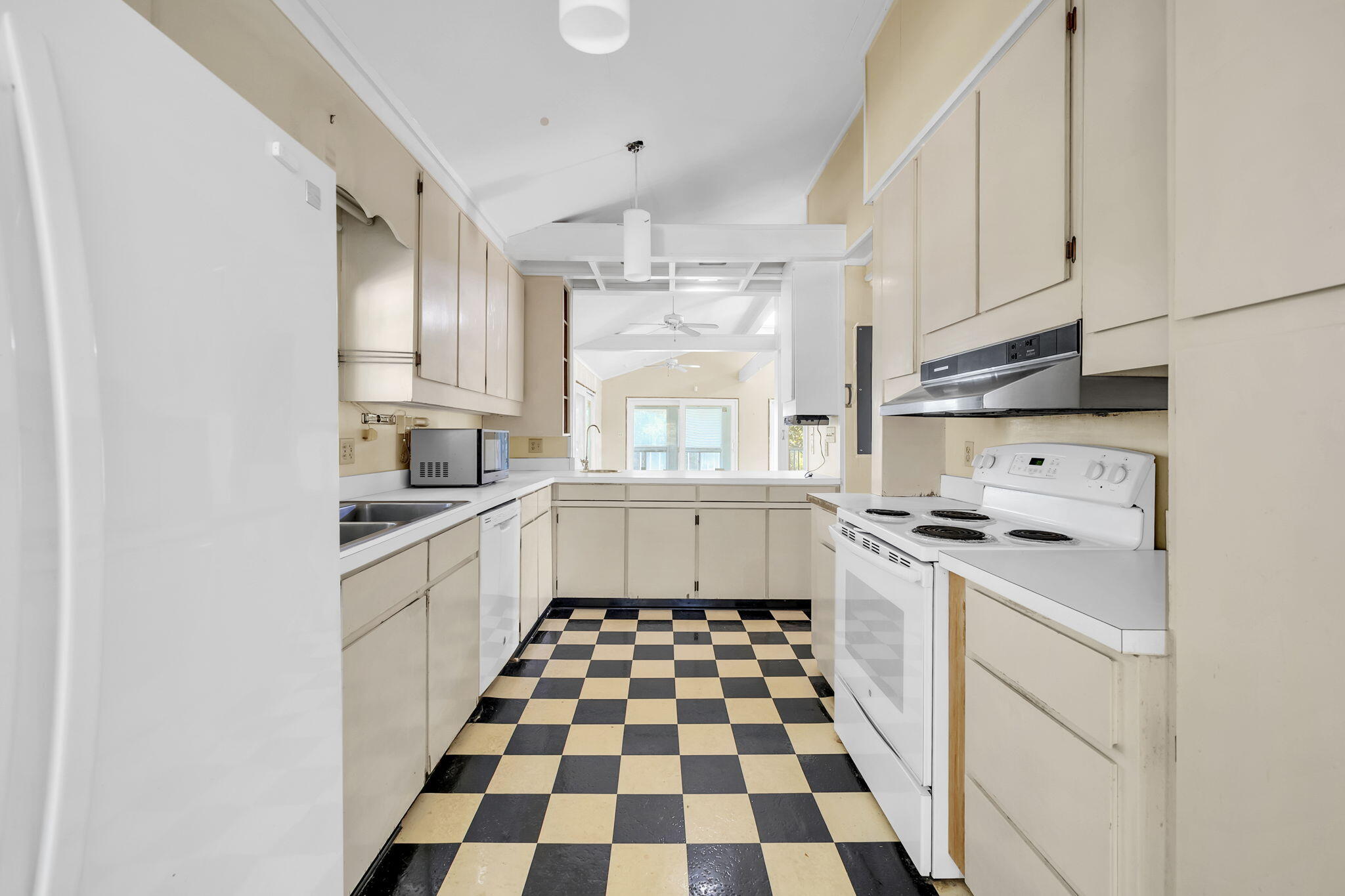 FOUR MILE VILLAGE - Residential