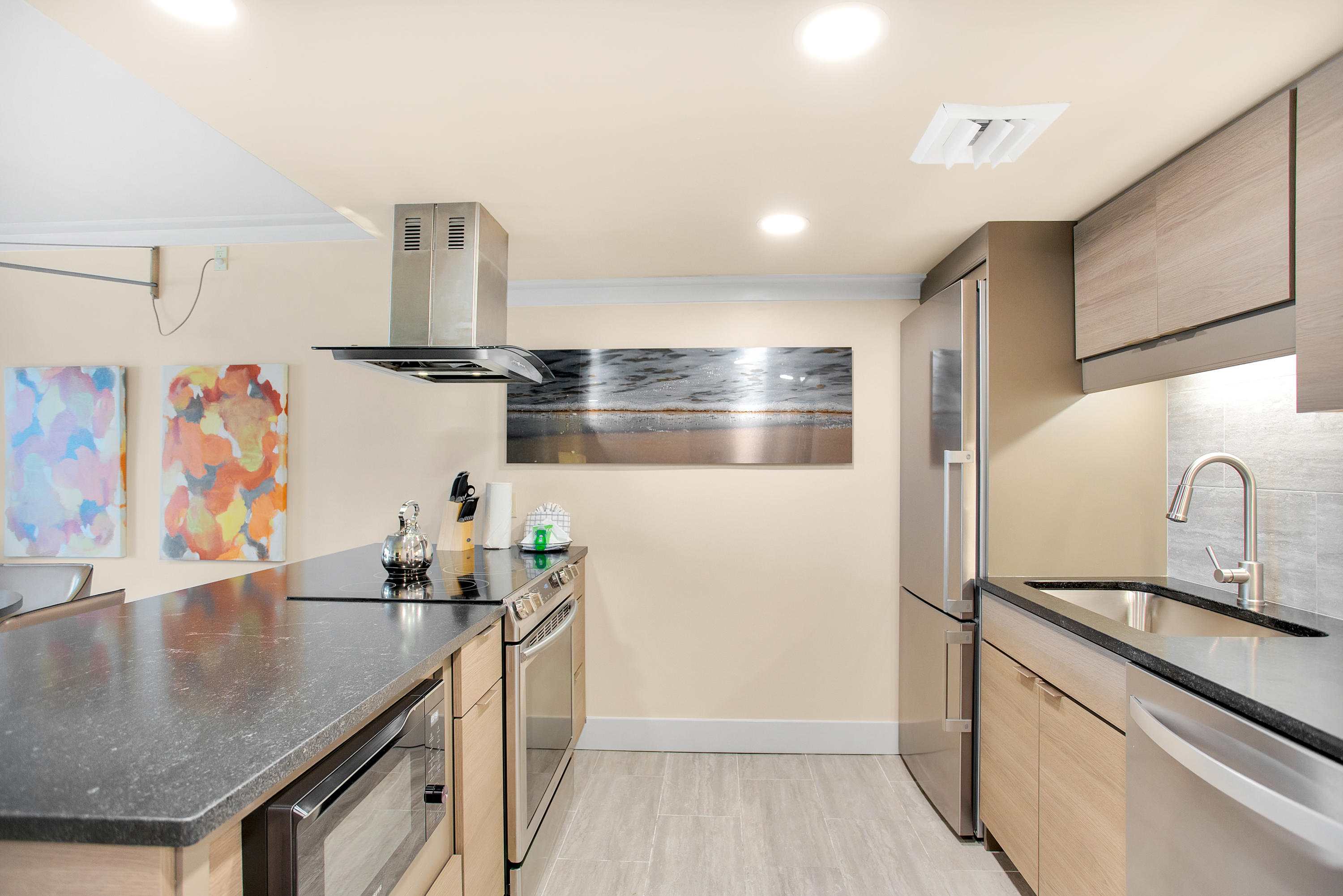 HOLIDAY SURF & RACQUET CLUB - Residential