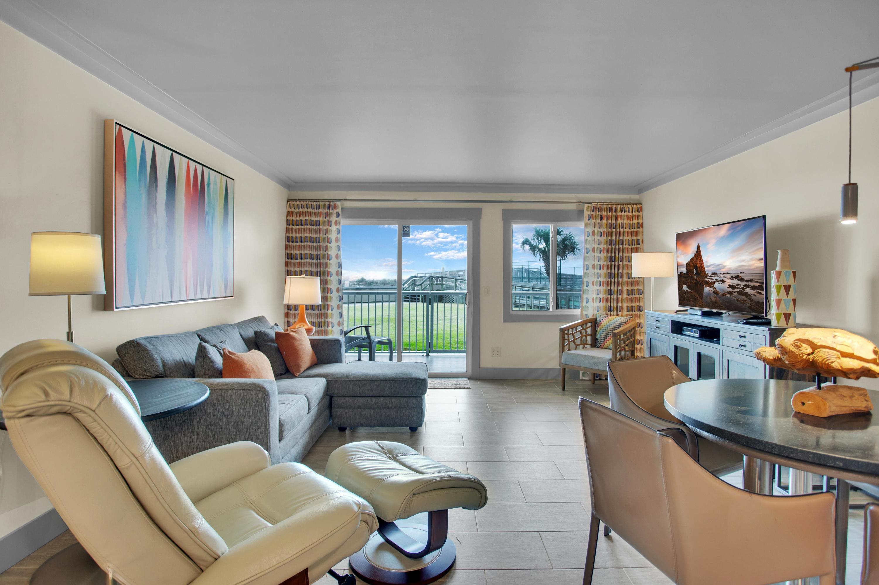 HOLIDAY SURF & RACQUET CLUB - Residential