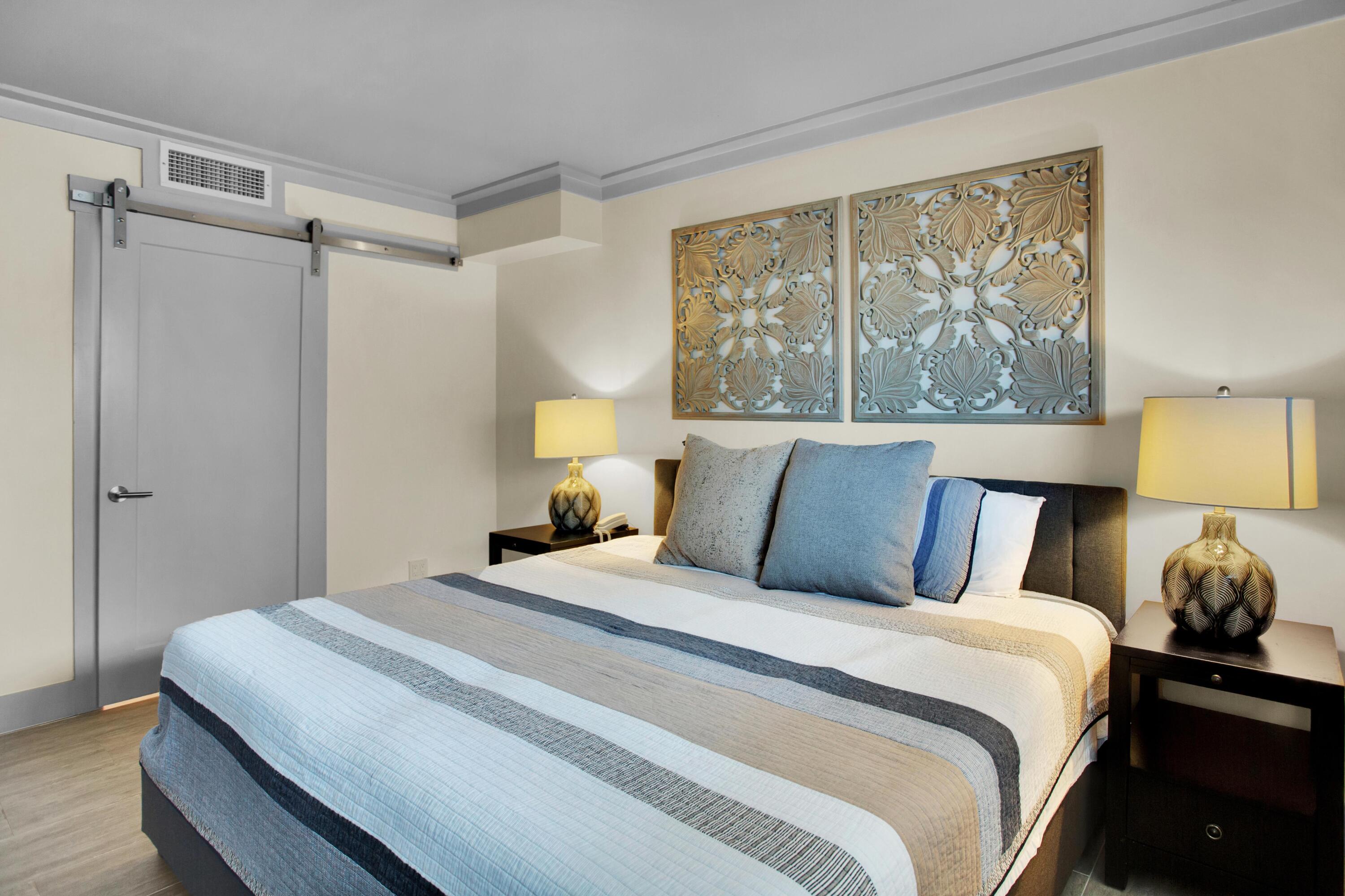 HOLIDAY SURF & RACQUET CLUB - Residential