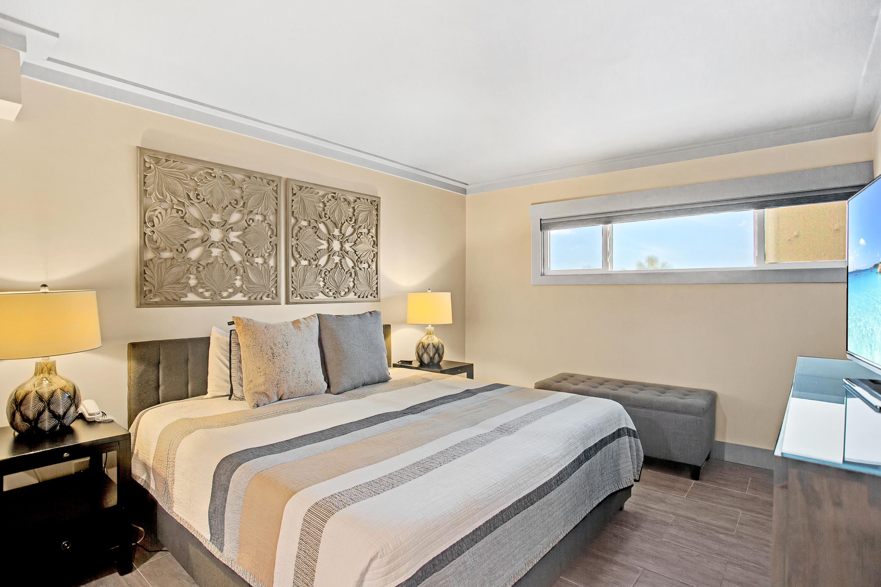 HOLIDAY SURF & RACQUET CLUB - Residential