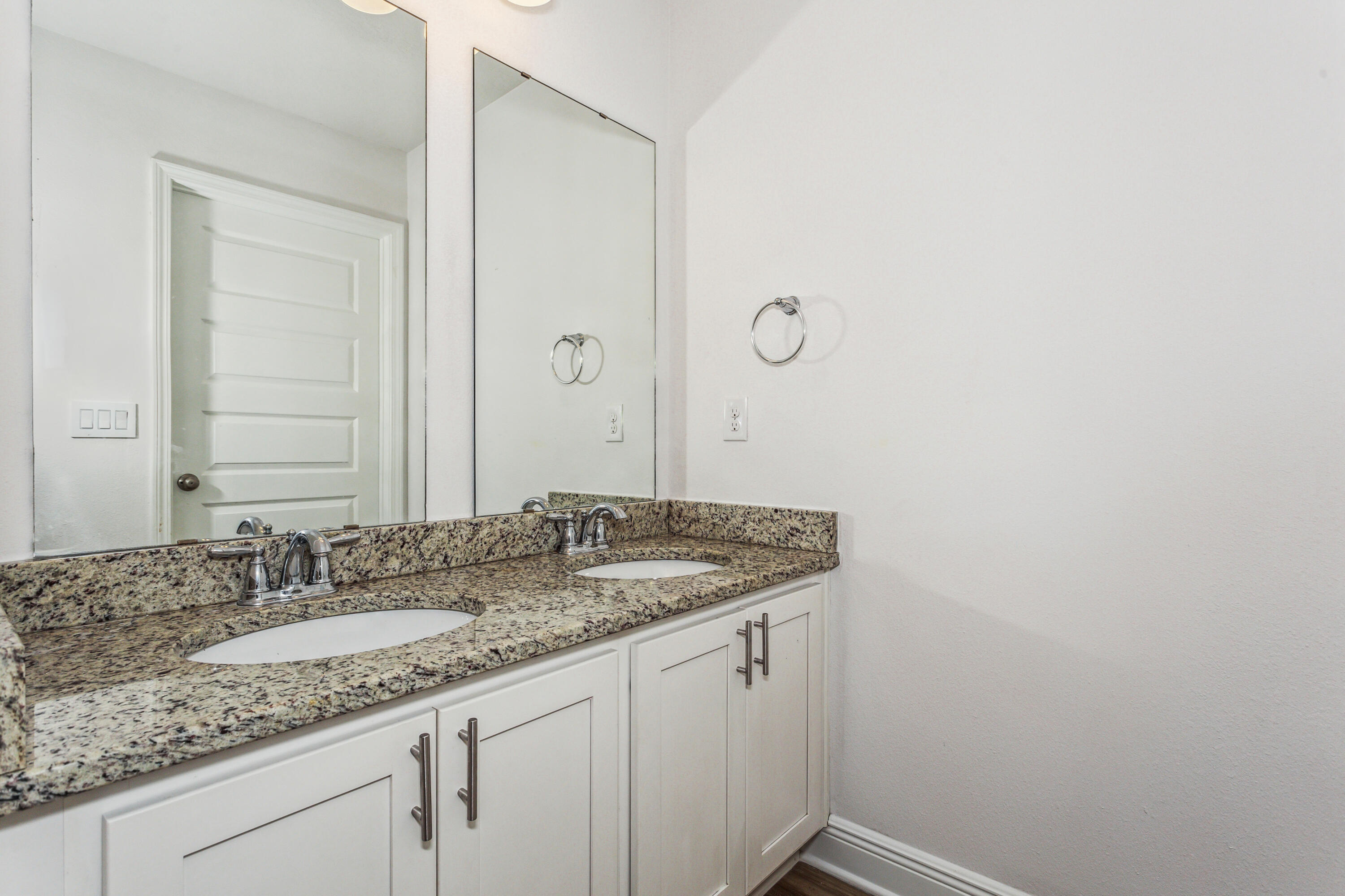 HERITAGE OAKS - Residential