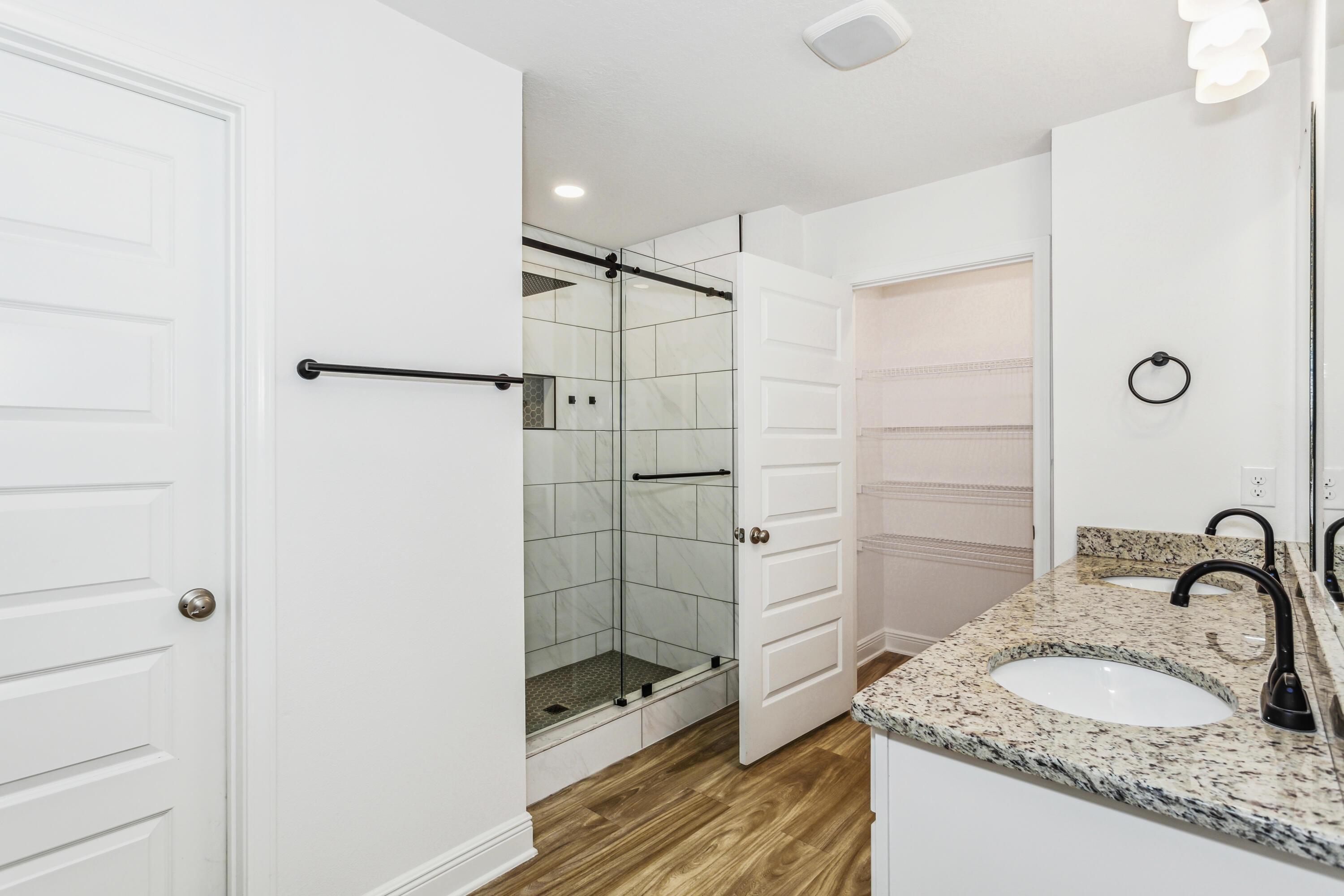 HERITAGE OAKS - Residential