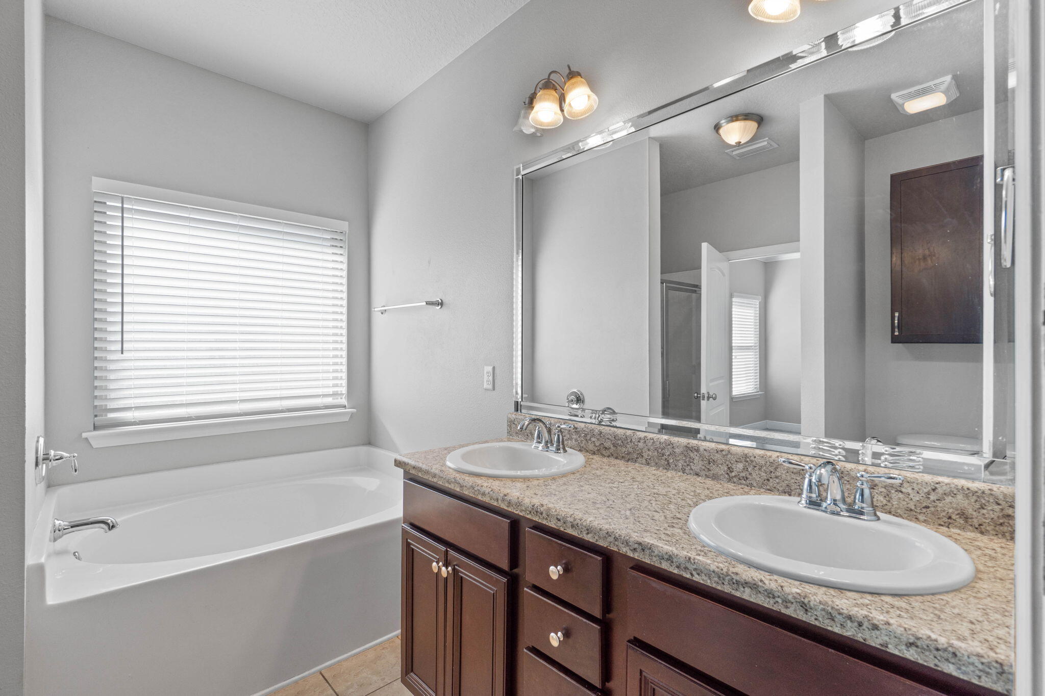 LAGRANGE LANDING - Residential