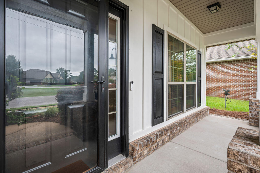 WHISPERING LAKE - Residential