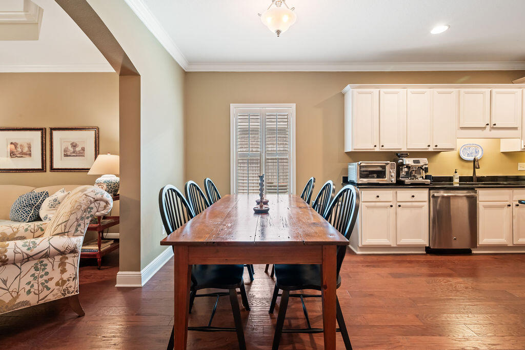 WHISPERING LAKE - Residential