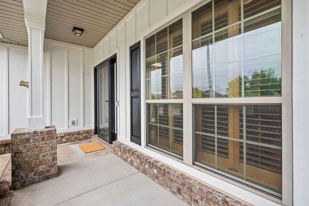 WHISPERING LAKE - Residential