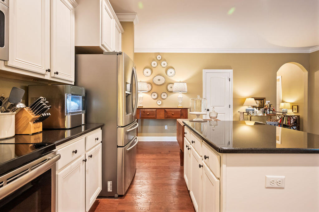 WHISPERING LAKE - Residential