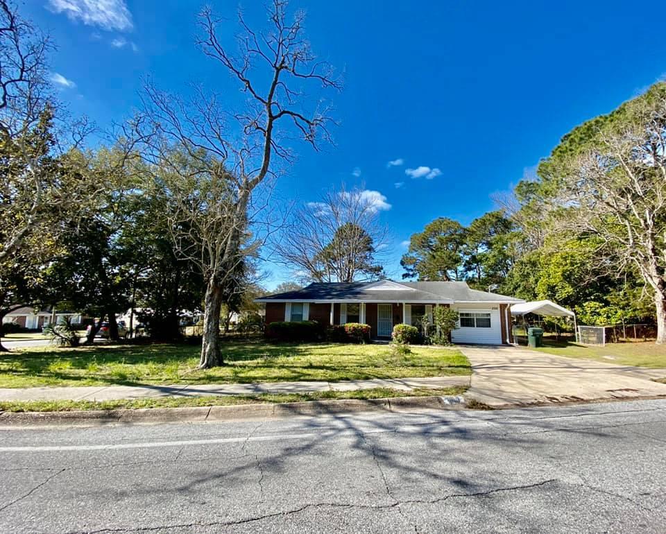 INVESTOR OPPORTUNITY! Lots of potential in this .35 acre brick home on a corner lot. 4 bedroom/2 bath with a screened in back porch. Property has nice trees with plenty of shade. Home is located with in walking distance to the FWB Rec Center and several parks and playgrounds.