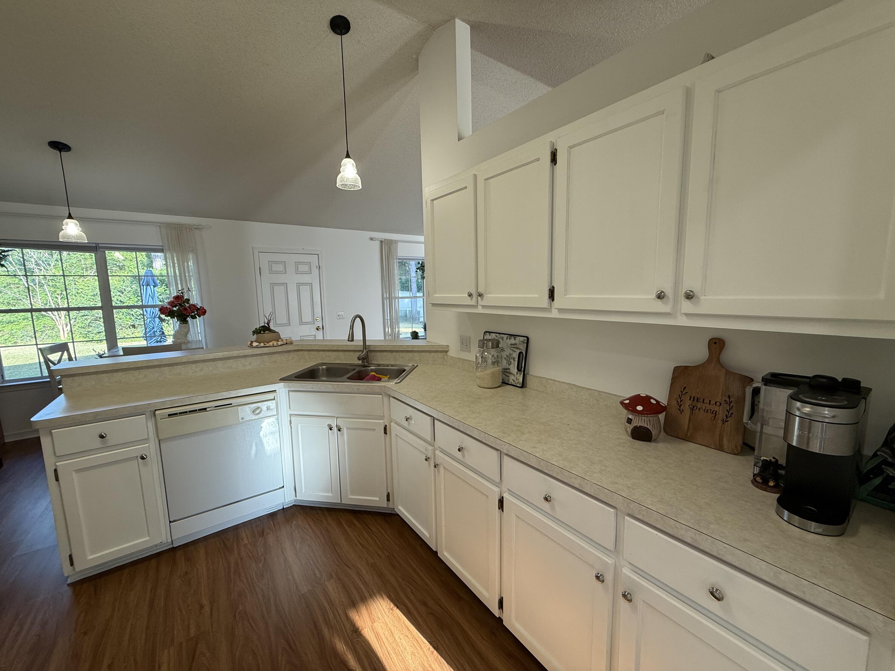 HOLLEY BY THE SEA - Residential