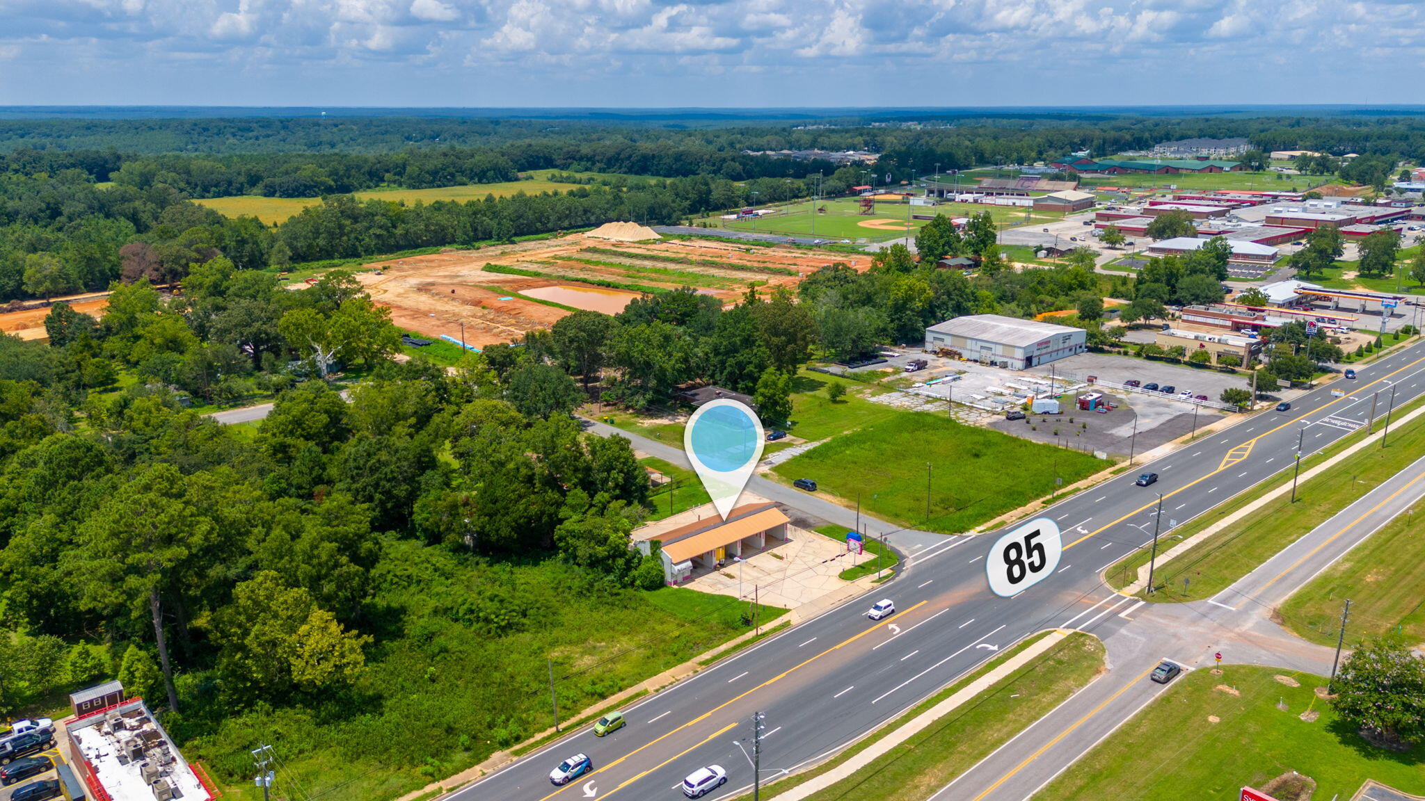 Main image without alt text