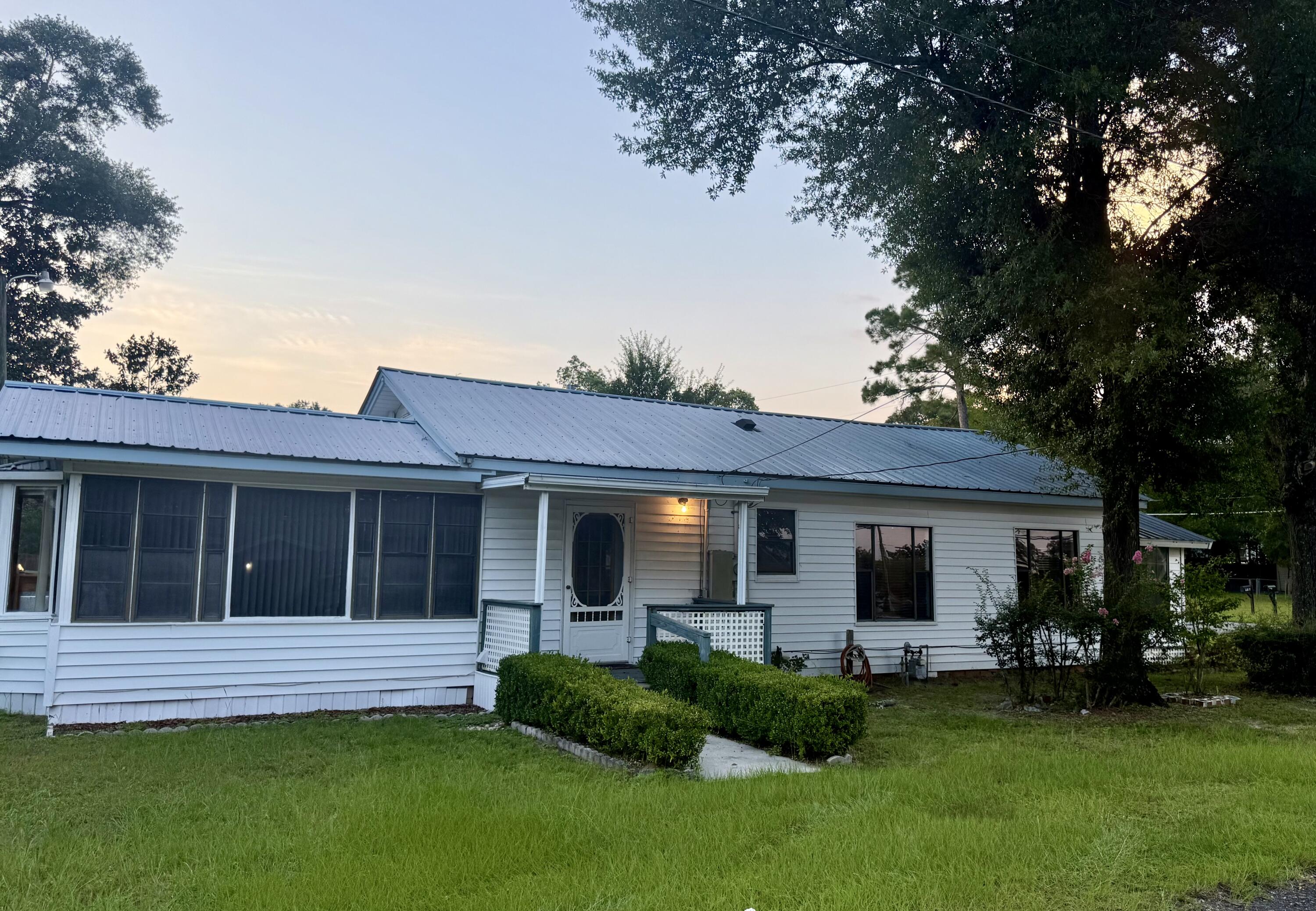 3 bedroom/2.5 bathroom home conveniently located in the heart of Crestview. In addition to the three bedrooms there is an office, a formal dining room, and a flex room.2 car covered carport