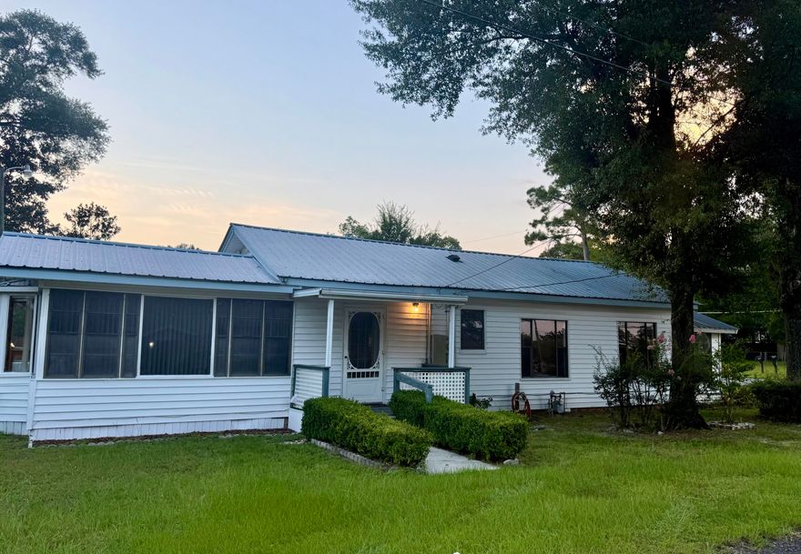 3 bedroom/2.5 bathroom home conveniently located in the heart of Crestview. In addition to the three bedrooms there is an office, a formal dining room, and a flex room.2 car covered carport